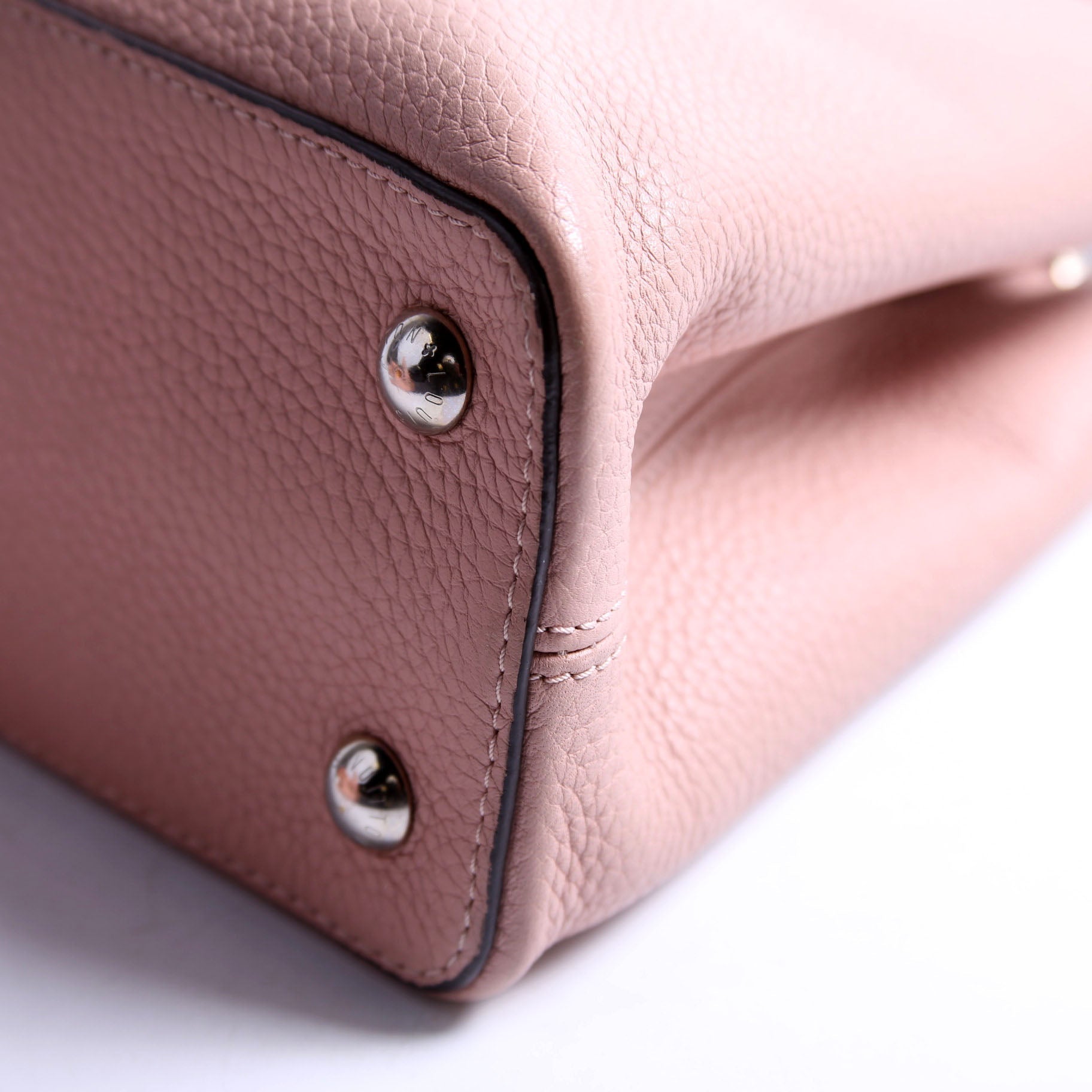 Louis Vuitton Capucines PM Taurillon Pink