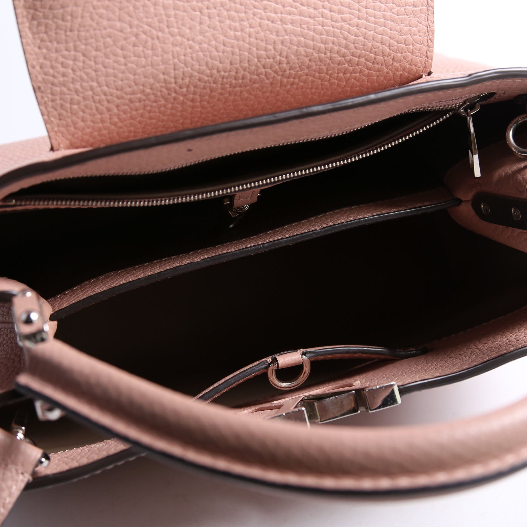 Louis Vuitton Capucines PM Taurillon Pink