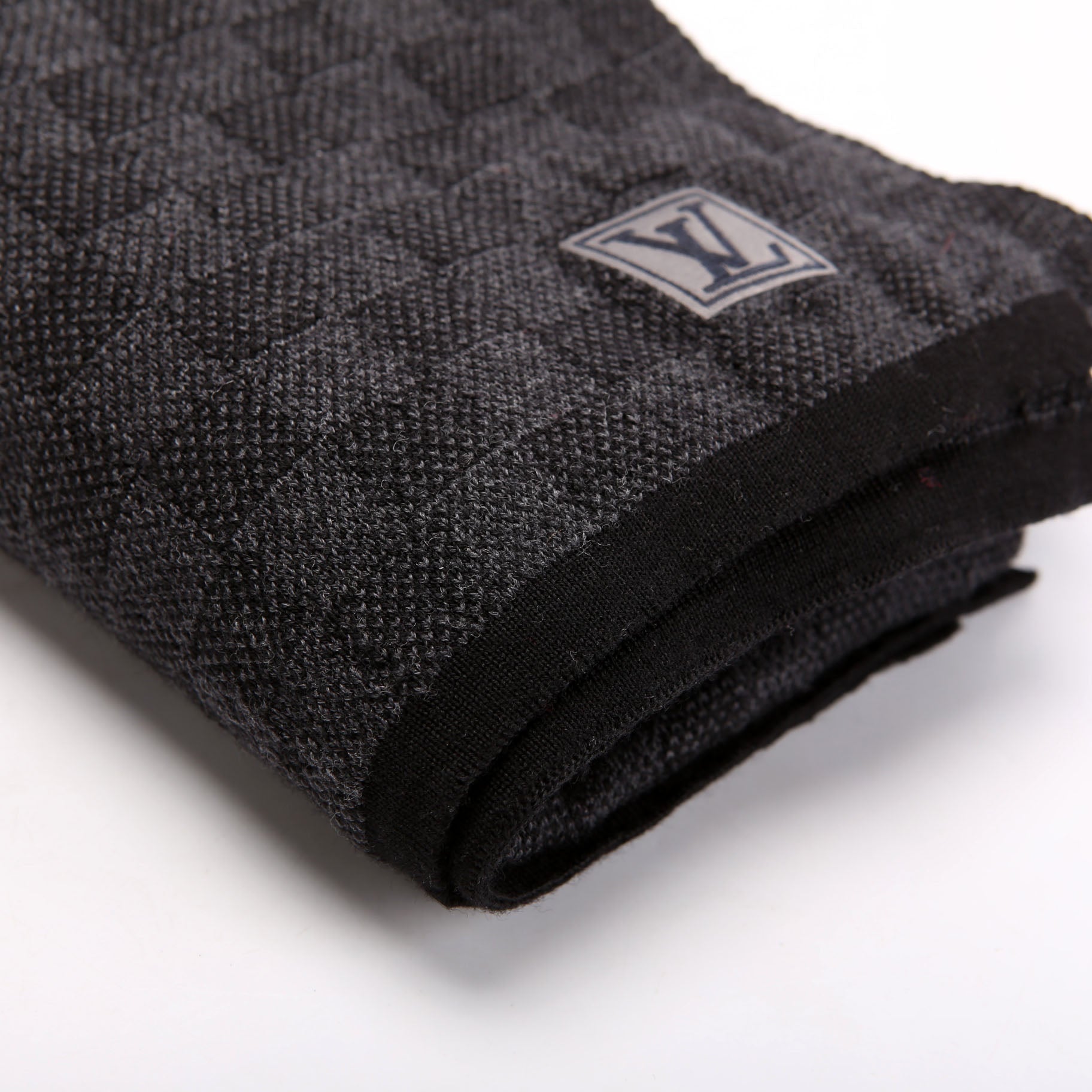 Louis Vuitton Neo Petite Damier Wool Scarf Black