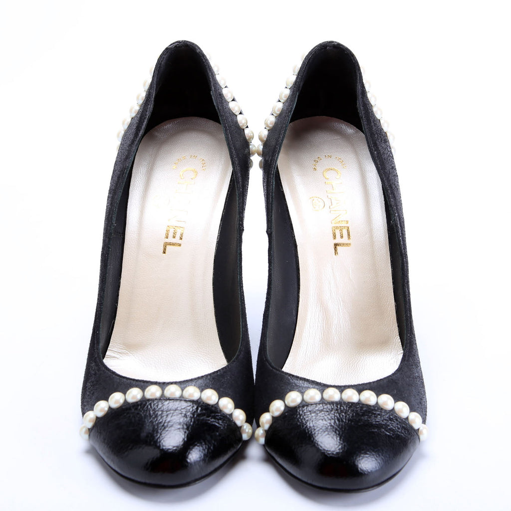 Chanel CC Logo Pearl Pumps Size 39 Black