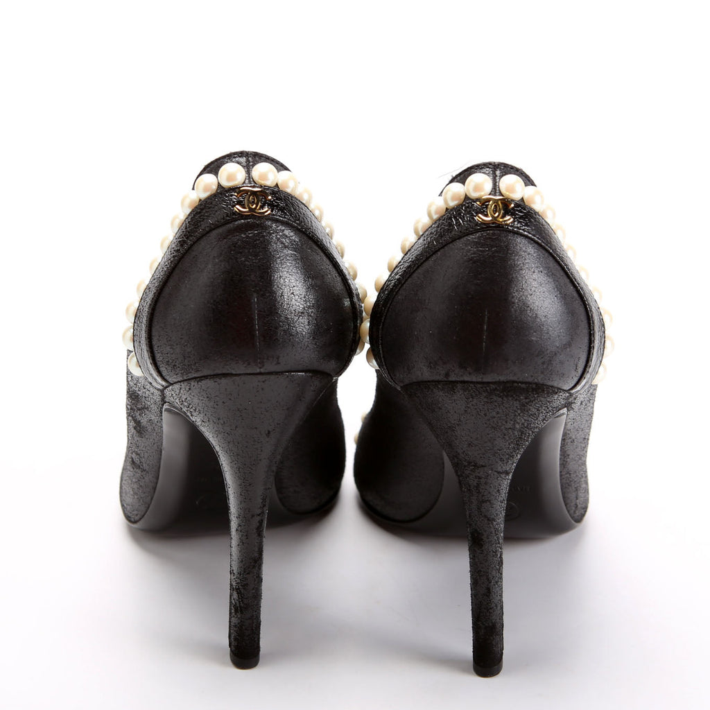 Chanel CC Logo Pearl Pumps Size 39 Black
