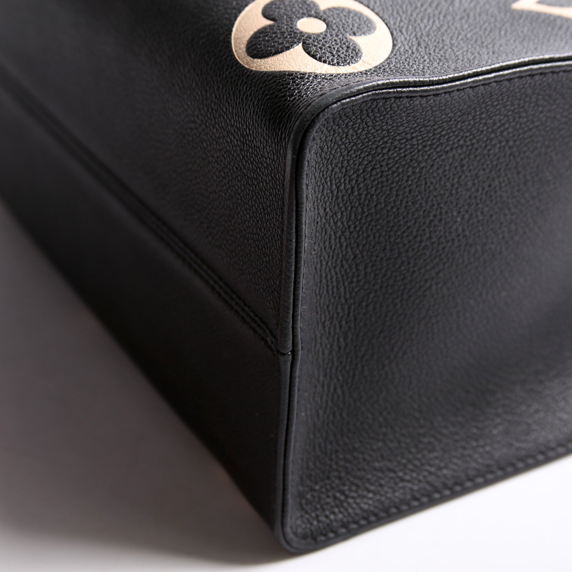 Louis Vuitton ONTHEGO MM Bicolor Emprainte