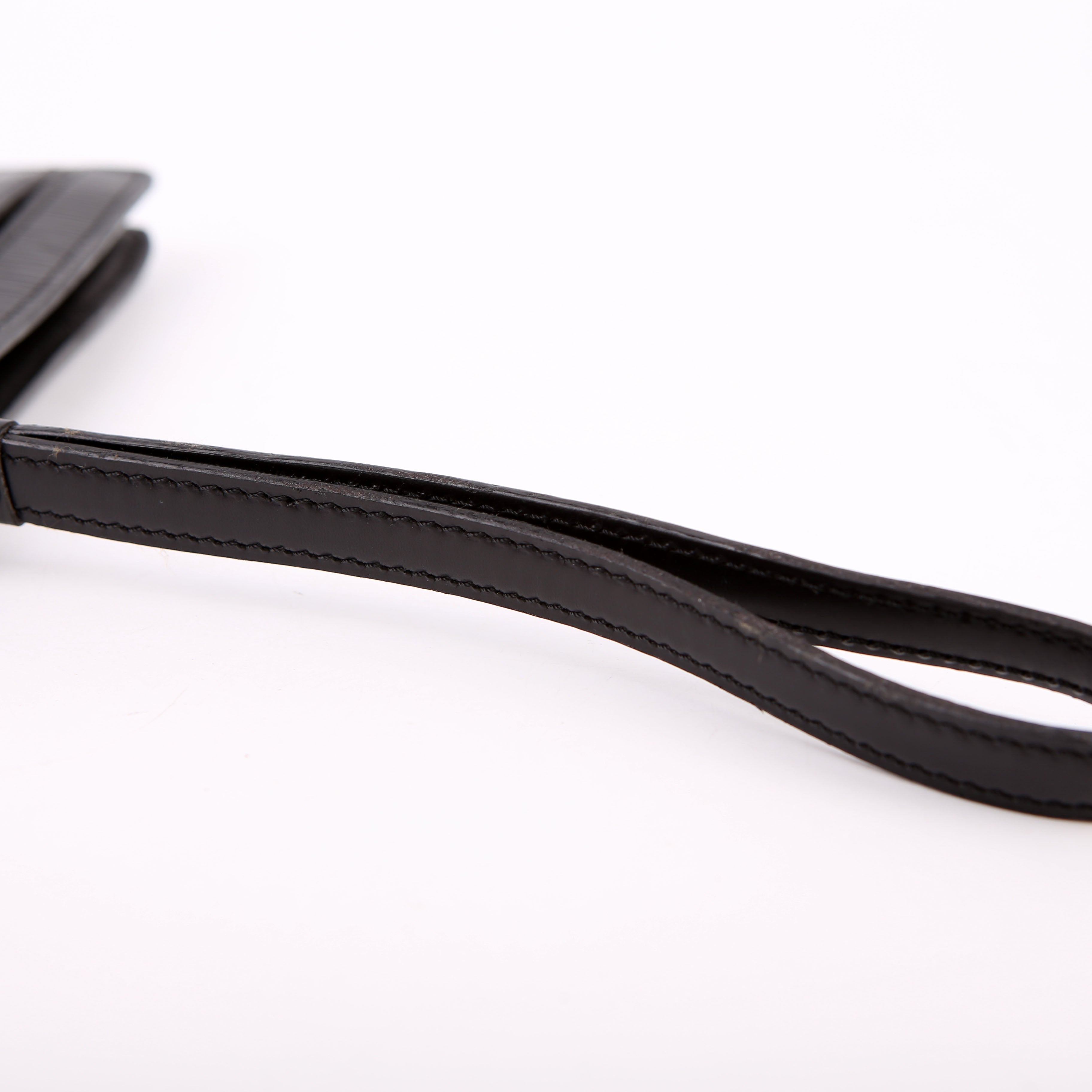 Louis Vuitton Pochette Sellier Dragonne Clutch Epi Black