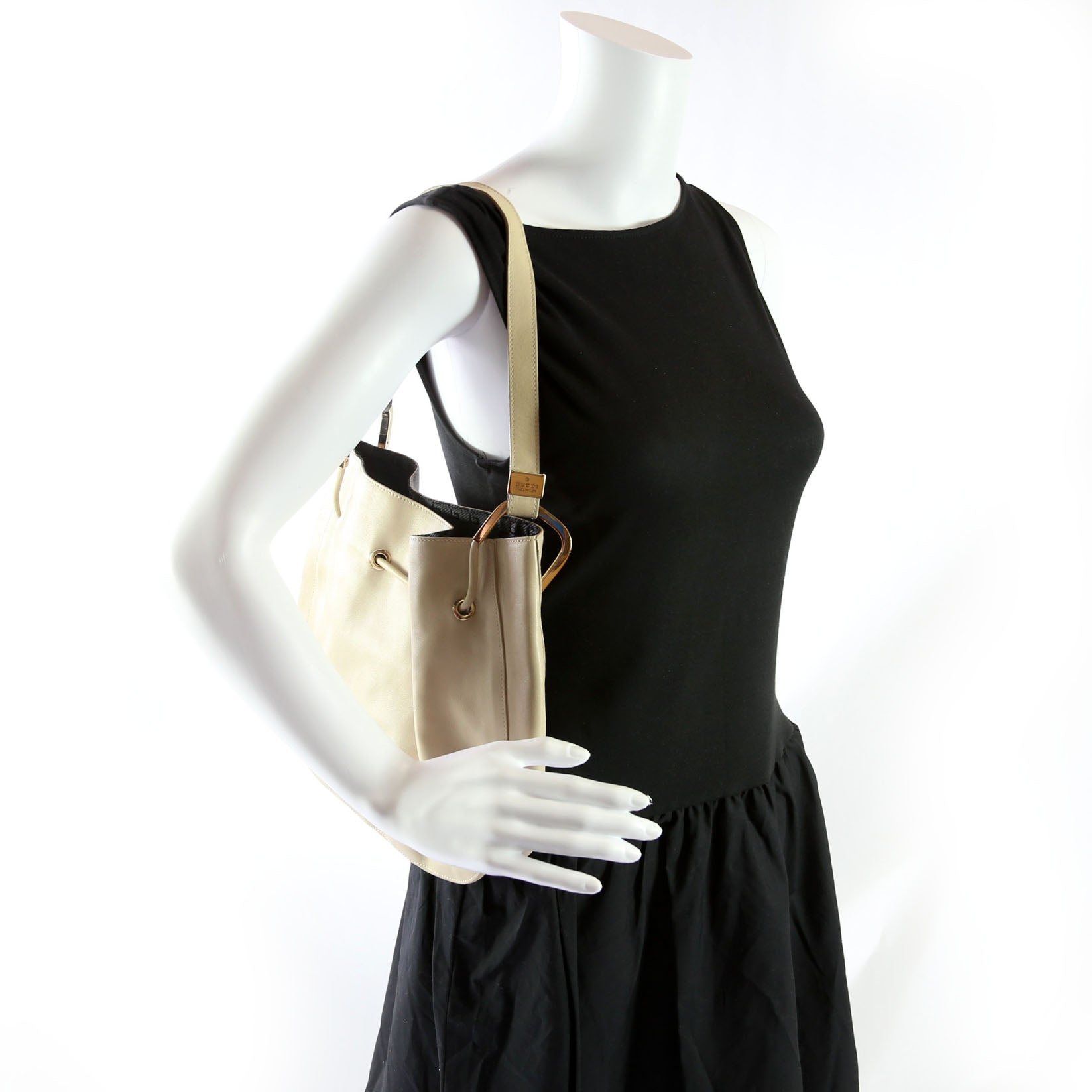 Gucci 001.3748 Leather Drawstring Hobo Beige/Black