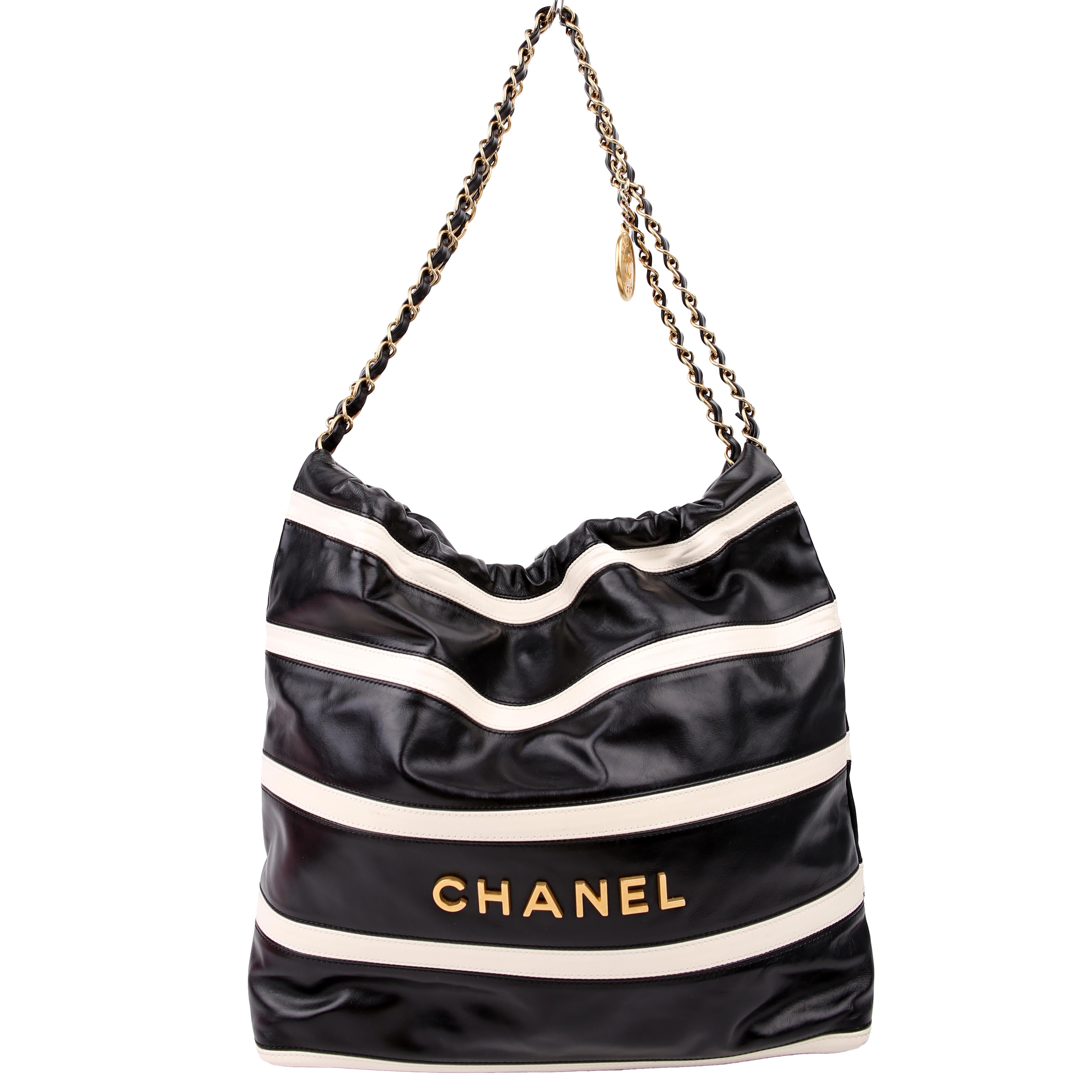 Chanel Chanel 22 Quilted Small Hobo RFID Black/White