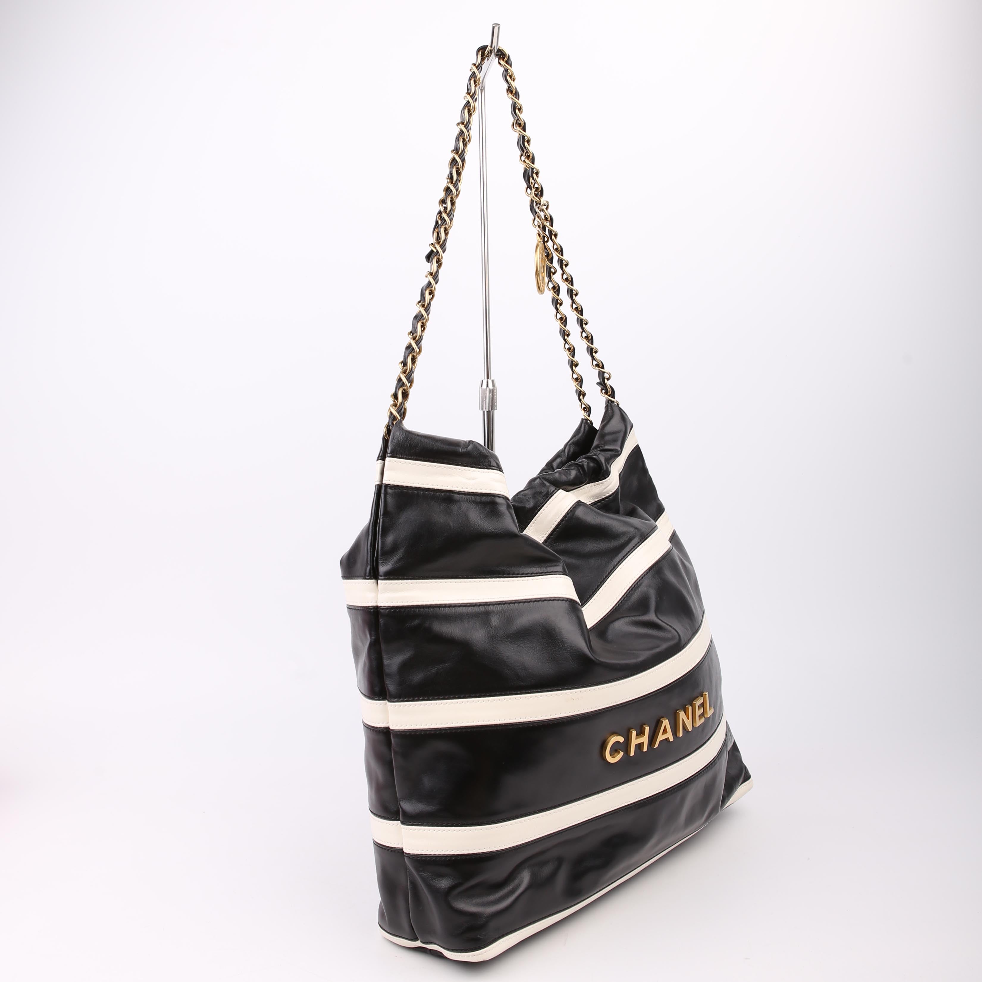 Chanel Chanel 22 Quilted Small Hobo RFID Black/White