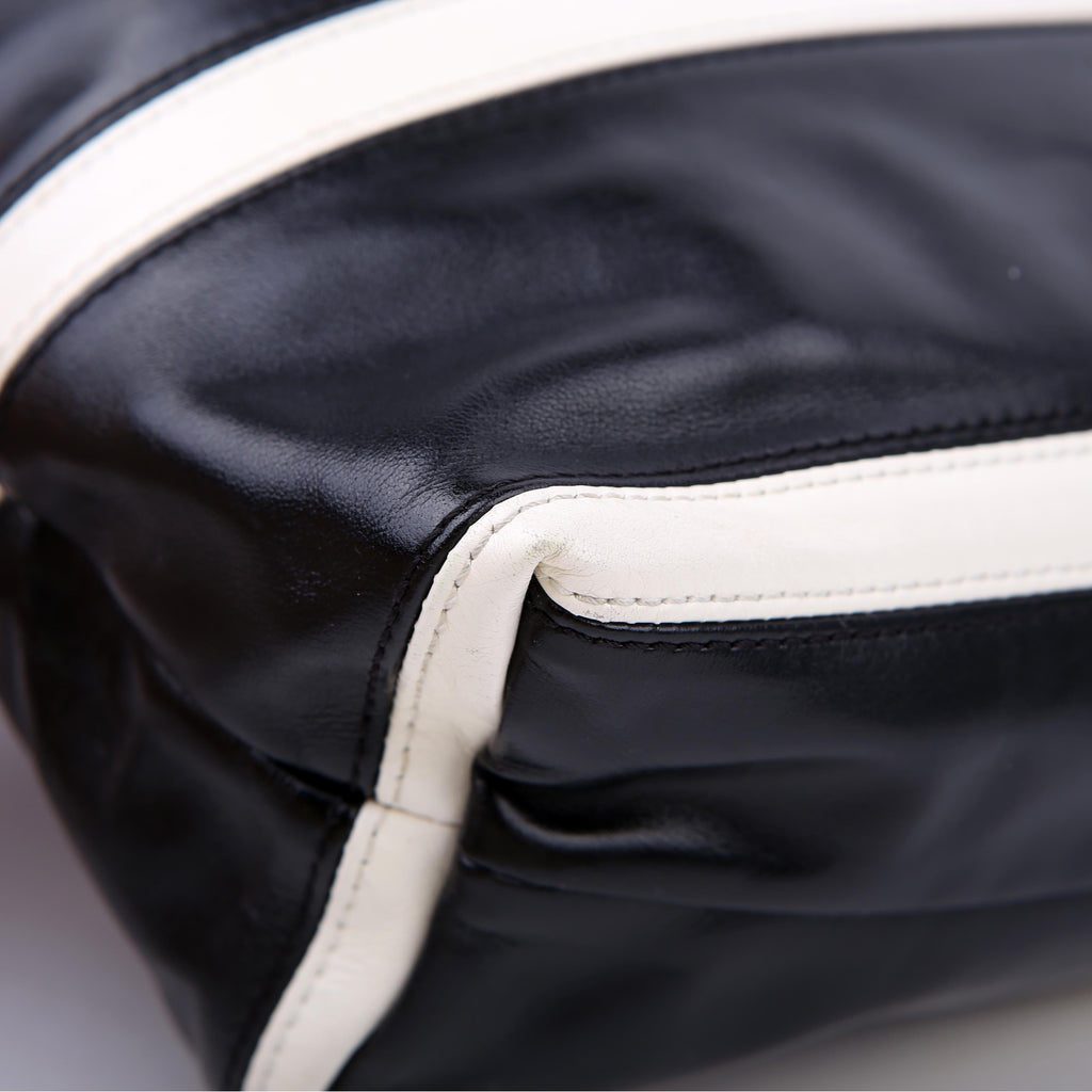 Chanel Chanel 22 Quilted Small Hobo RFID Black/White