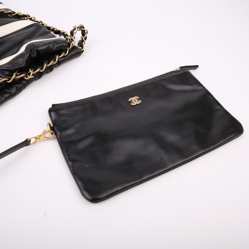 Chanel Chanel 22 Quilted Small Hobo RFID Black/White