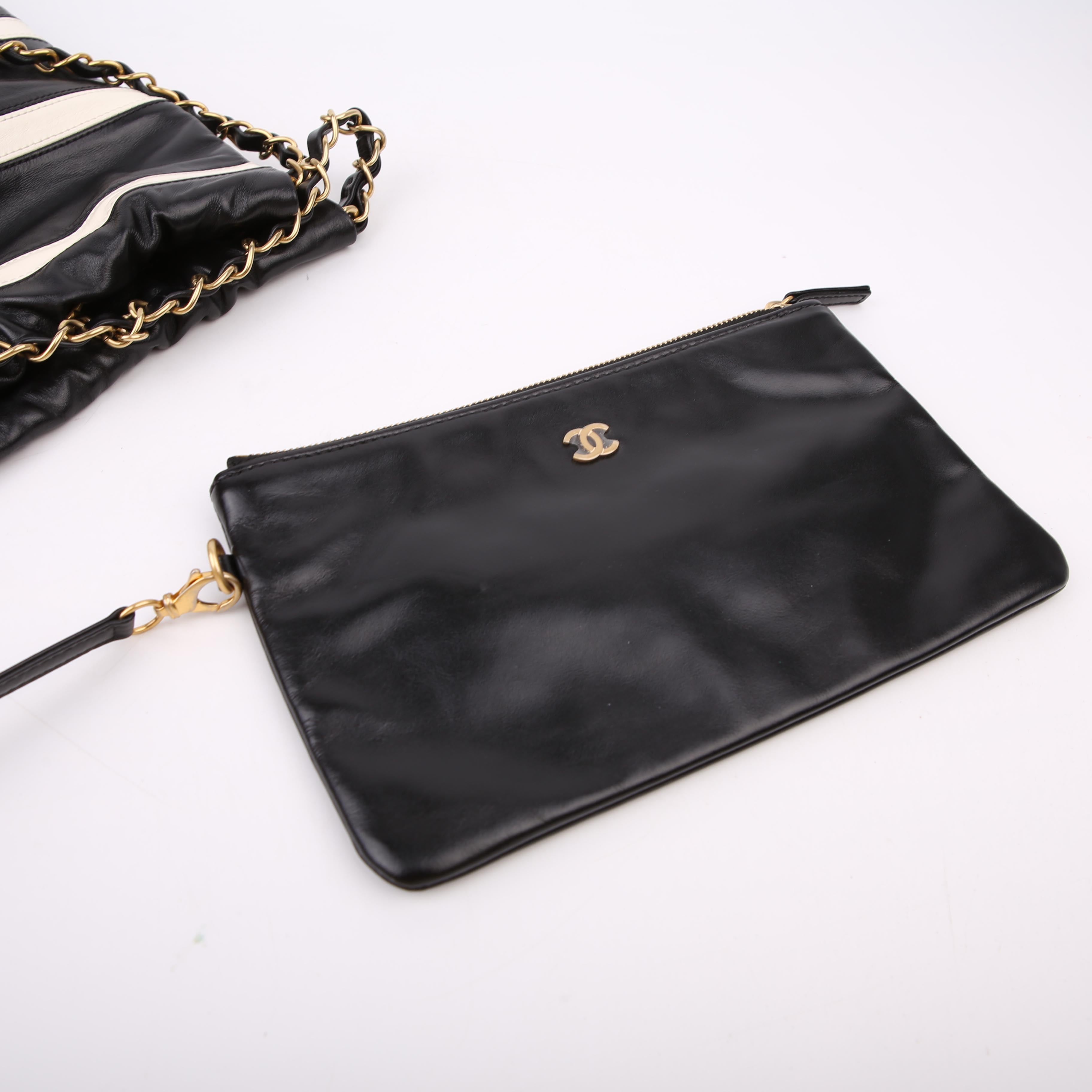 Chanel Chanel 22 Quilted Small Hobo RFID Black/White