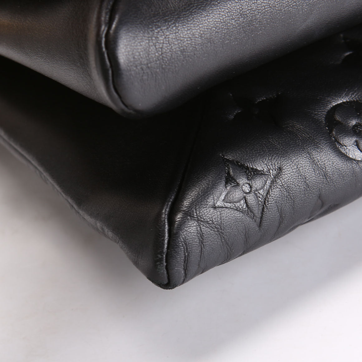 Louis Vuitton Coussin MM Lambskin Black