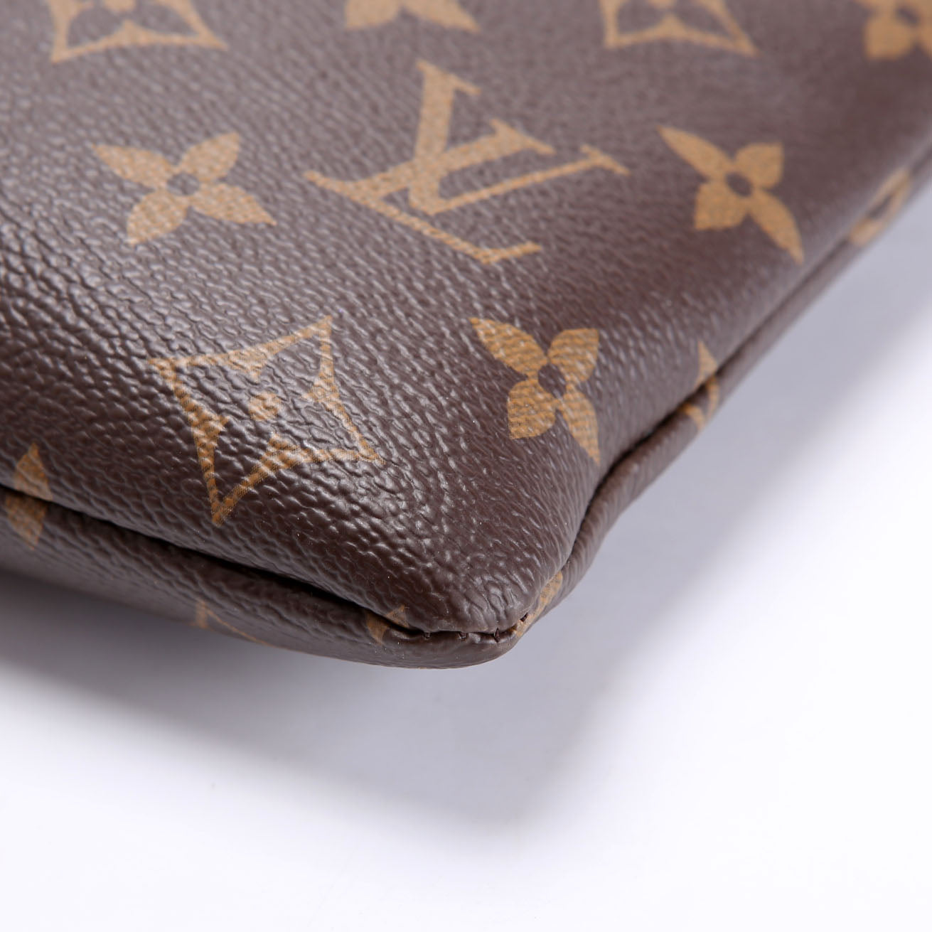 Louis Vuitton Daily Pouch Monogram Pink