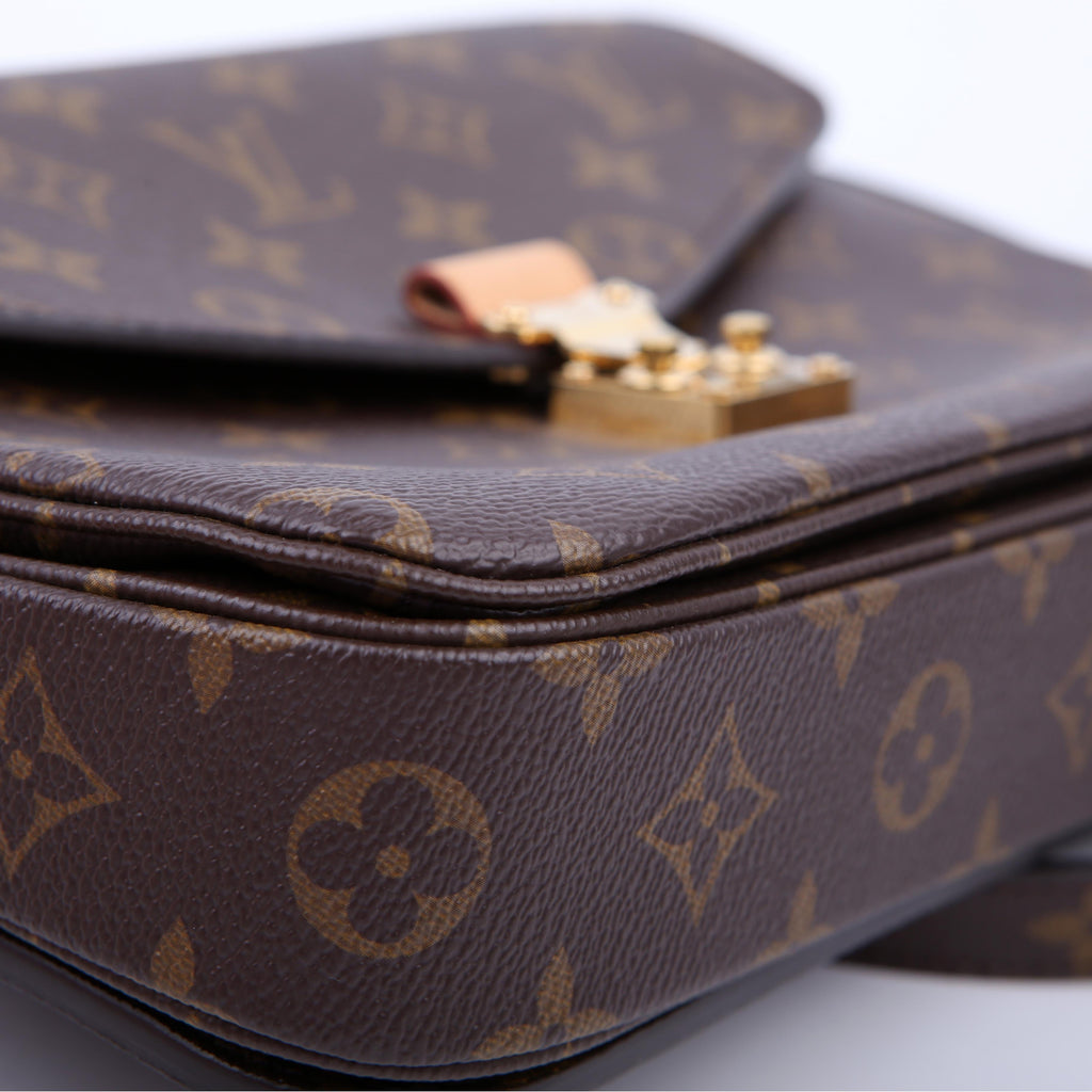 Louis Vuitton Pochette Metis Monogram