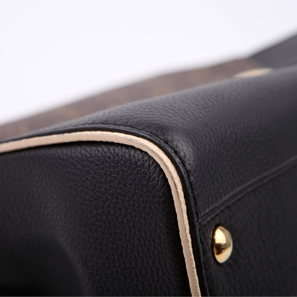 Louis Vuitton Double V Leather Black