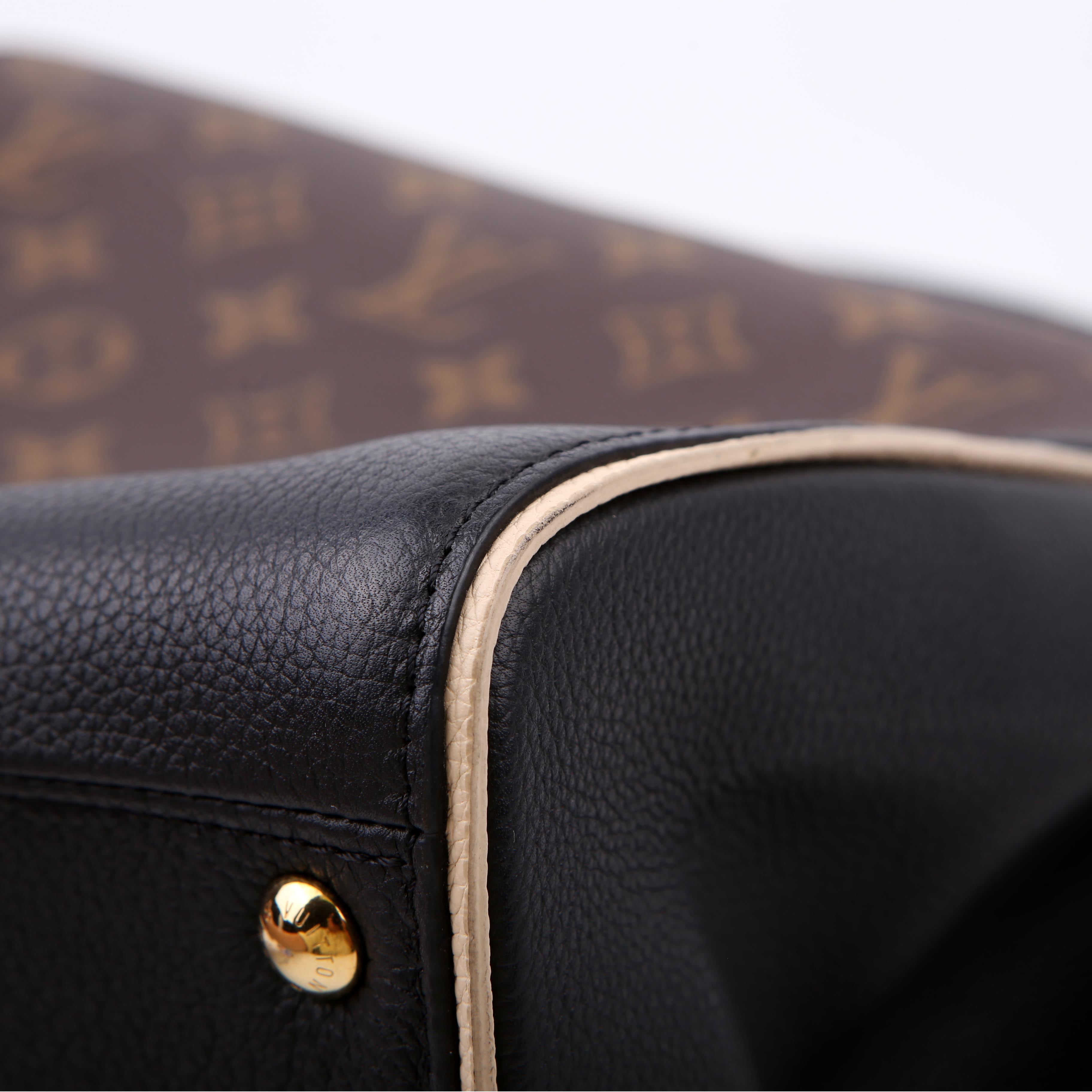 Louis Vuitton Double V Leather Black