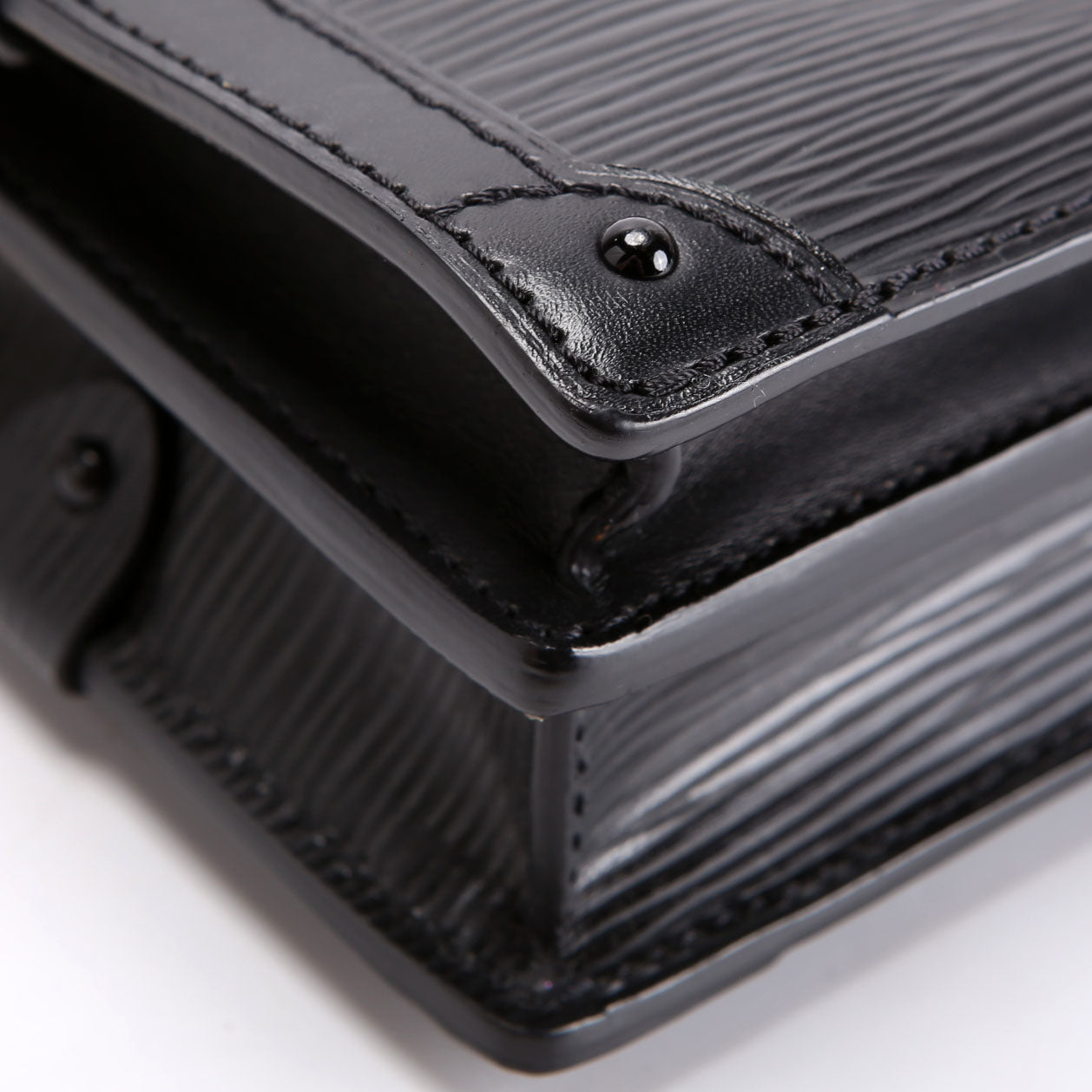 Louis Vuitton Trunk Clutch Epi Black