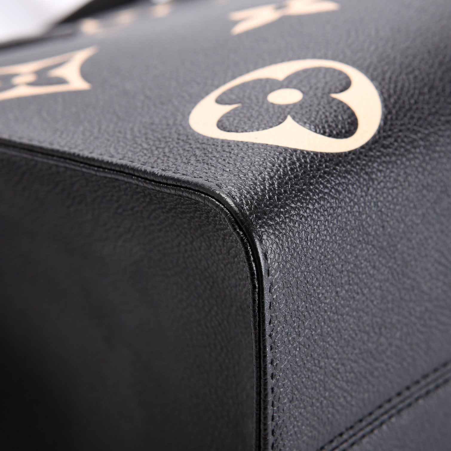 Louis Vuitton ONTHEGO MM Bicolor Empreinte Black/Beige