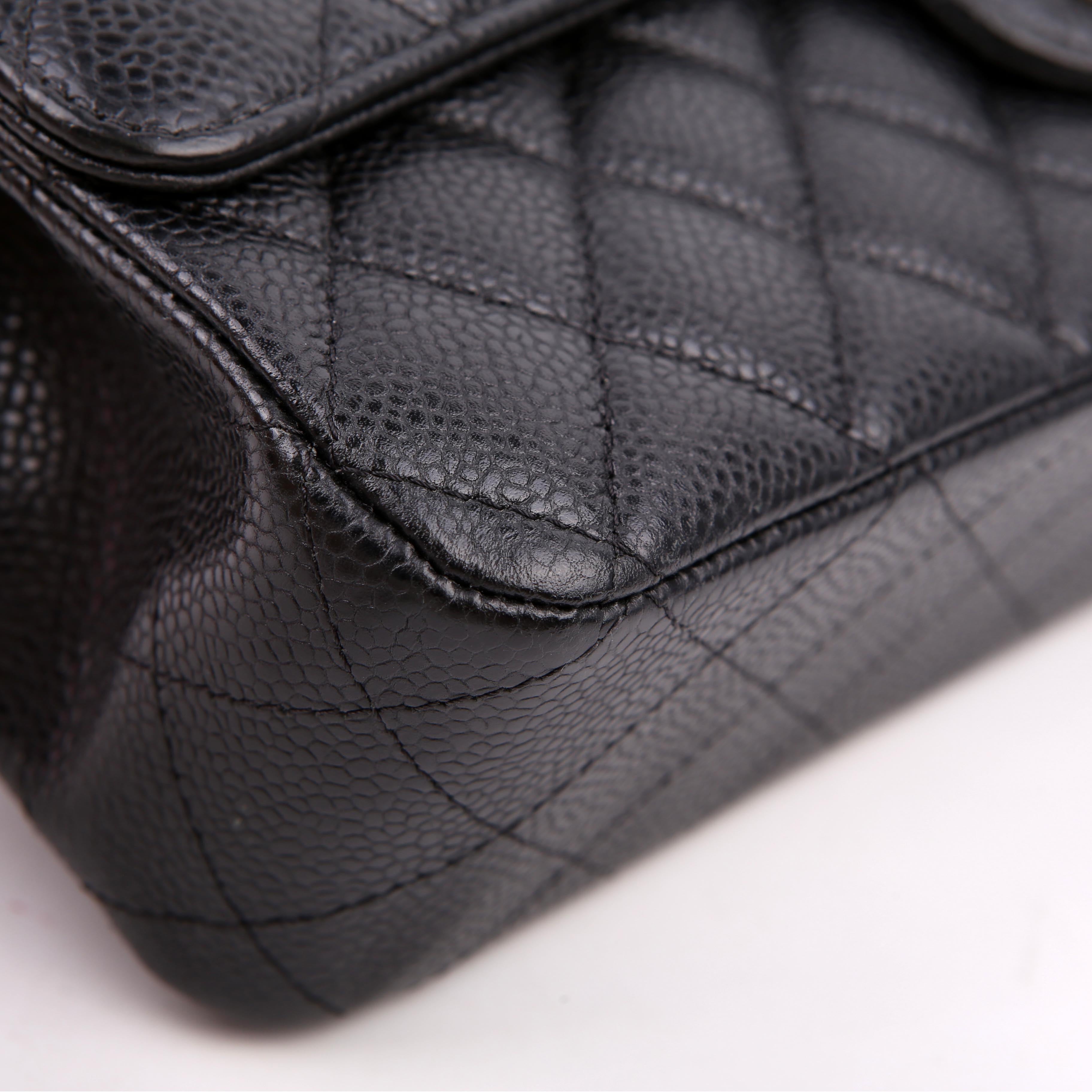 Chanel Classic Flap Medium Caviar 22M Black/Silver