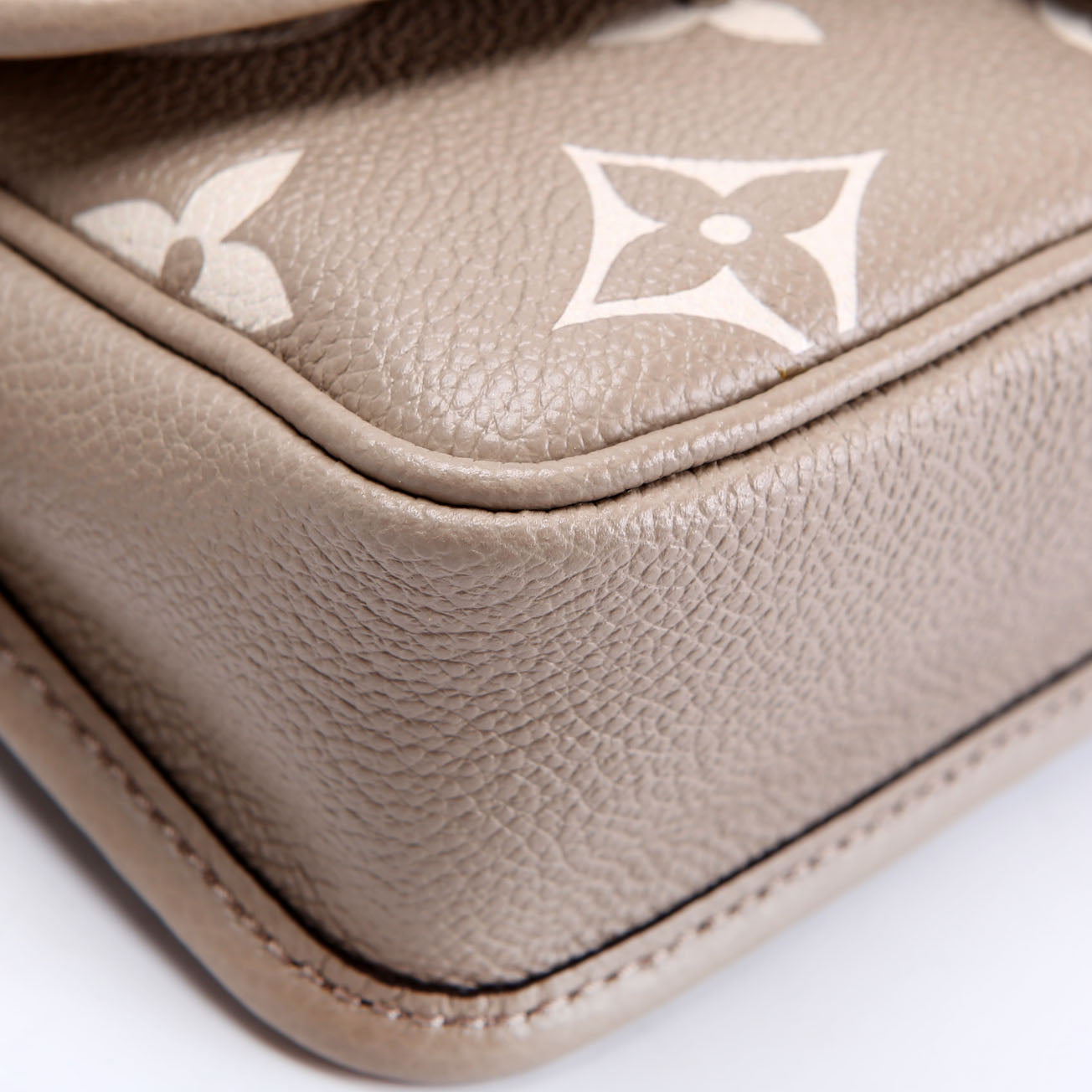 Louis Vuitton Nano Diane Bi-Color Empreinte Turtle Dove