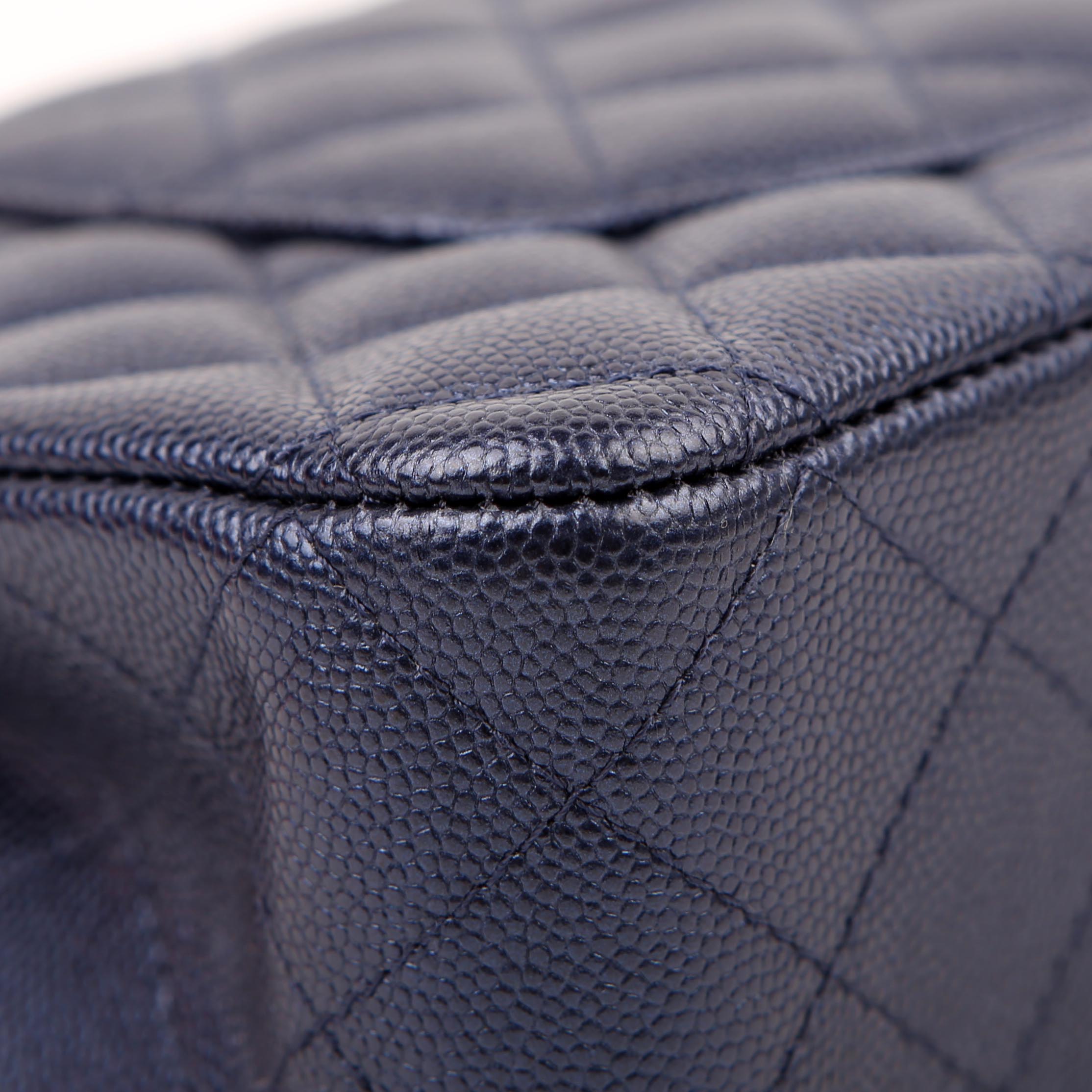 Chanel Classic Flap Medium Caviar 29-31M Navy
