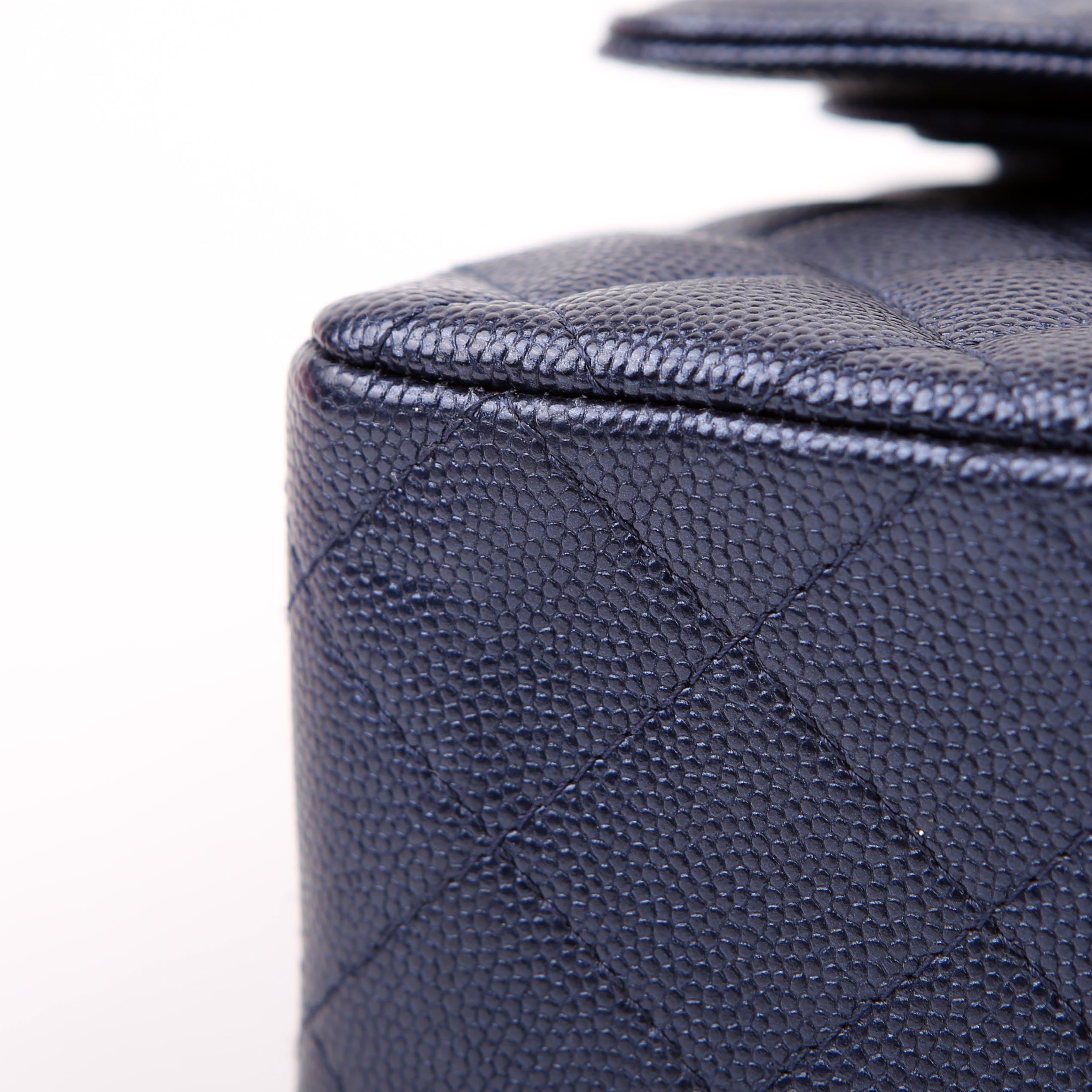 Chanel Classic Flap Medium Caviar 29-31M Navy