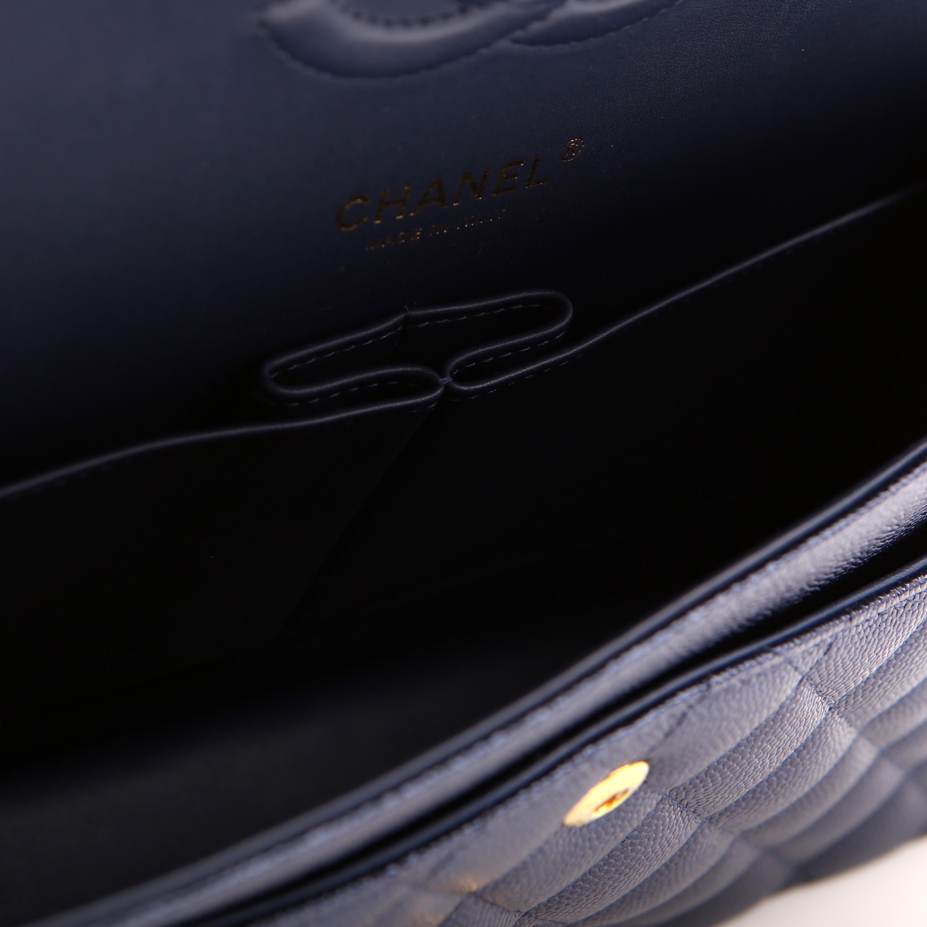 Chanel Classic Flap Medium Caviar 29-31M Navy