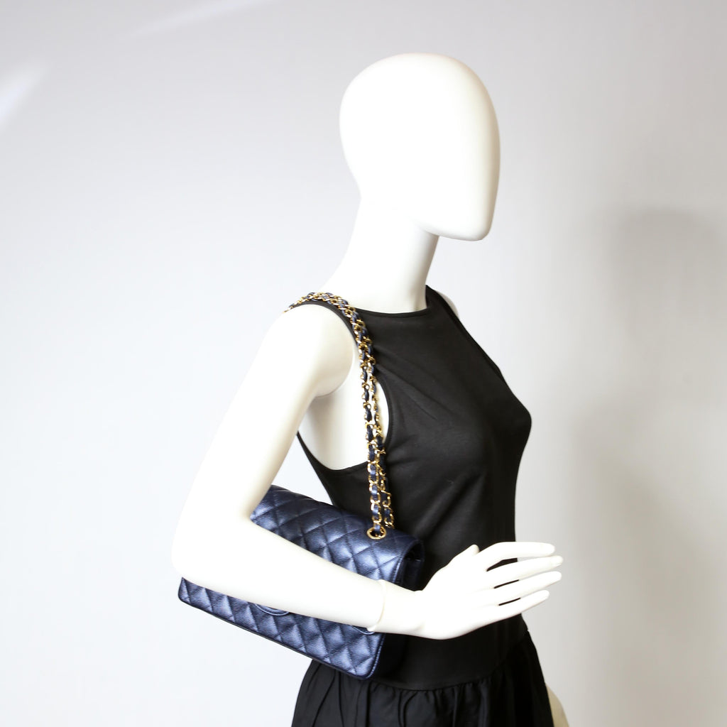 Chanel Classic Flap Medium Caviar 29-31M Navy