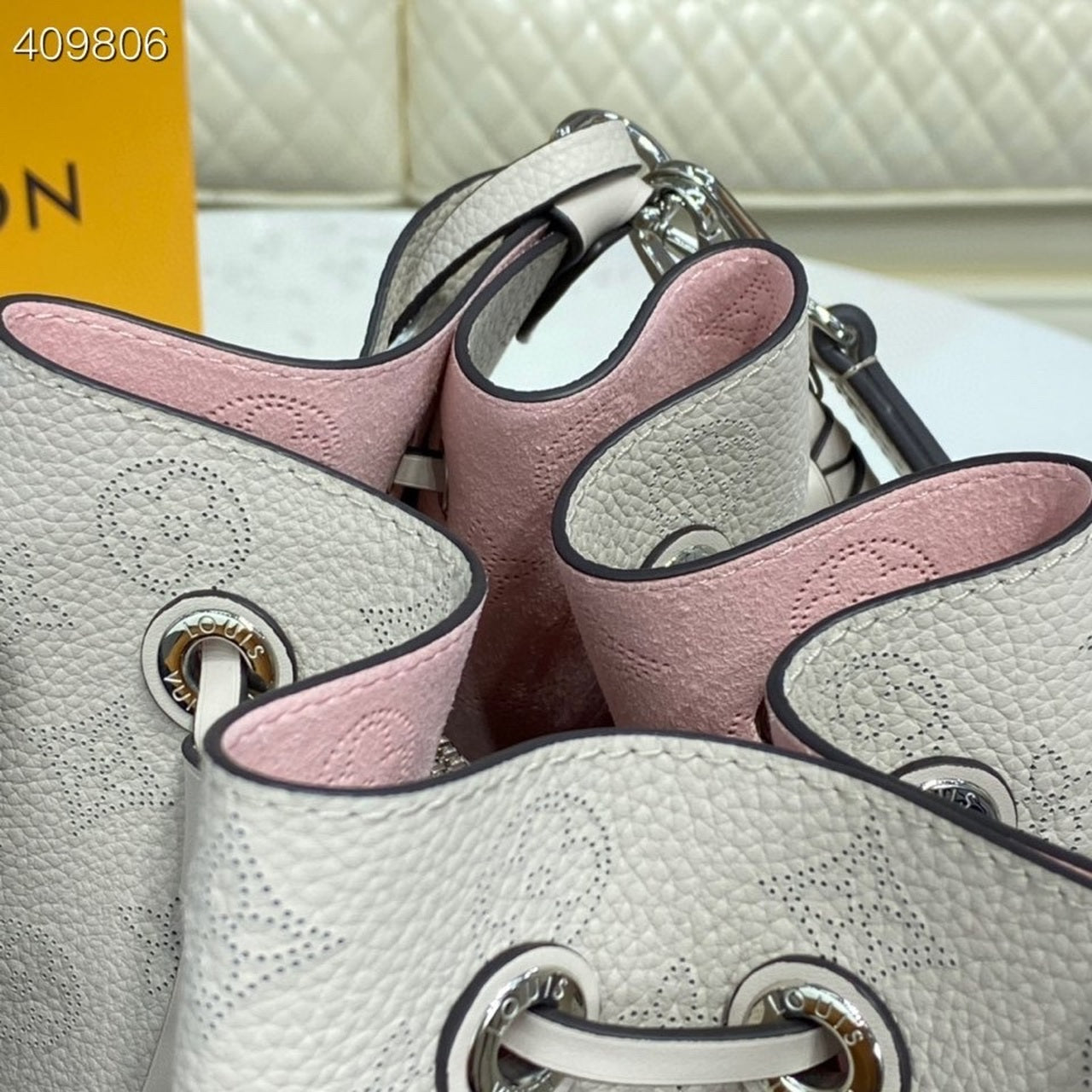 Louis Vuitton Muria Bucket Bag Snow White For Women,  Shoulder And Crossbody Bags 9.8in/25cm Louis Vuitton M58483