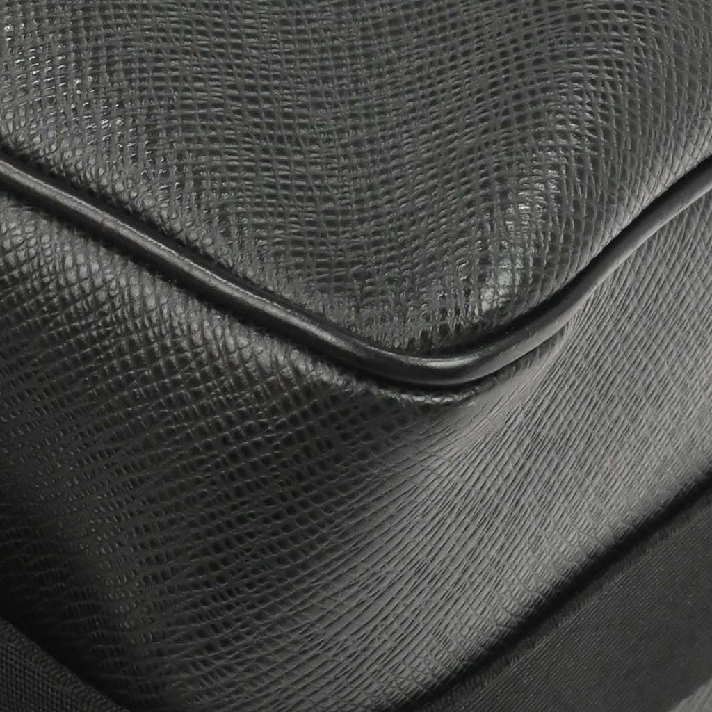 Louis Vuitton Black Taiga Reporter PM Shoulder Bag M30152