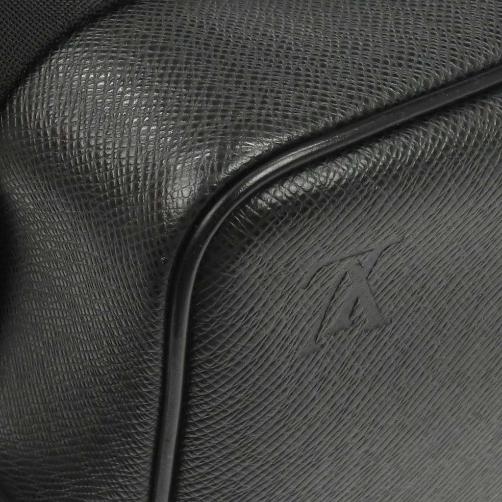 Louis Vuitton Black Taiga Reporter PM Shoulder Bag M30152