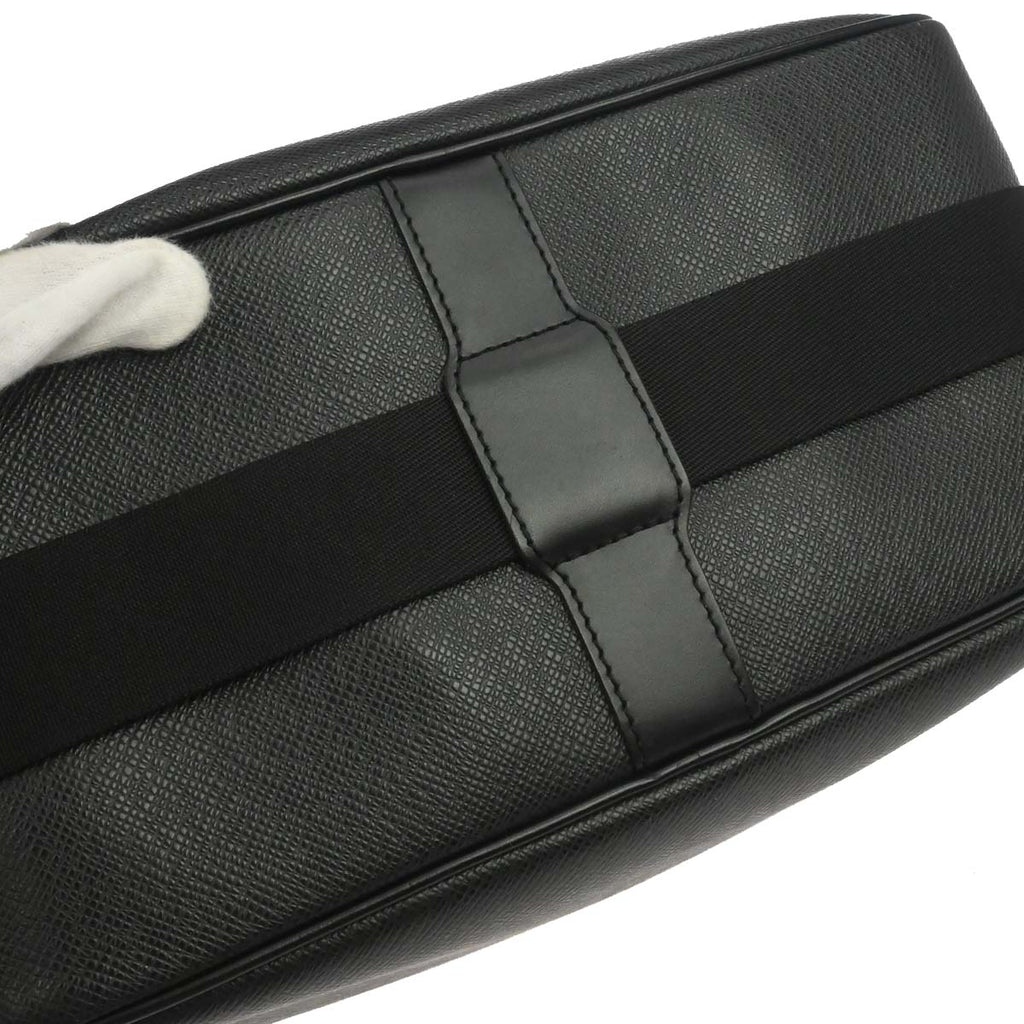 Louis Vuitton Black Taiga Reporter PM Shoulder Bag M30152