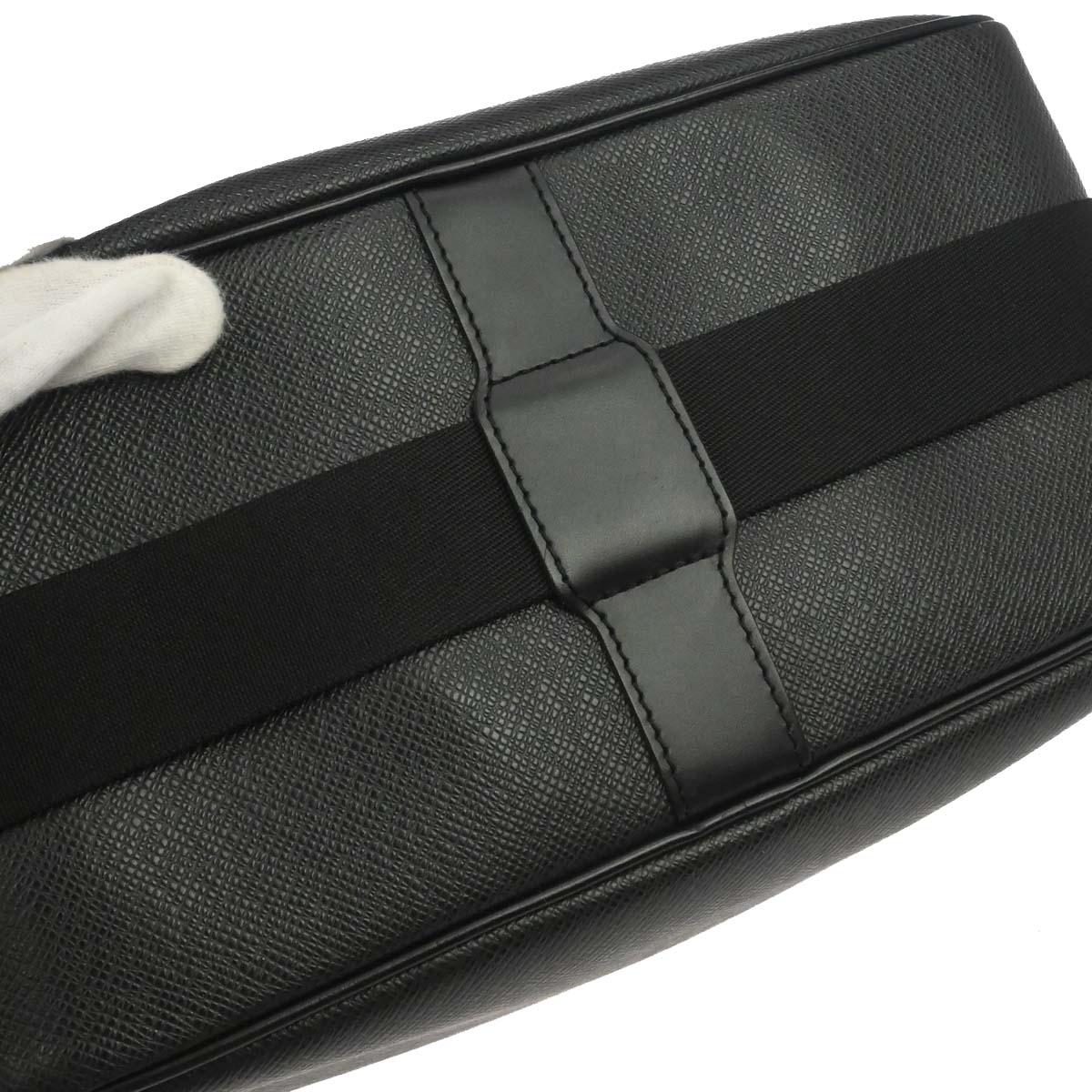 Louis Vuitton Black Taiga Reporter PM Shoulder Bag M30152