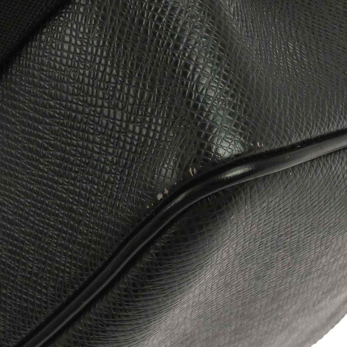 Louis Vuitton Black Taiga Reporter PM Shoulder Bag M30152