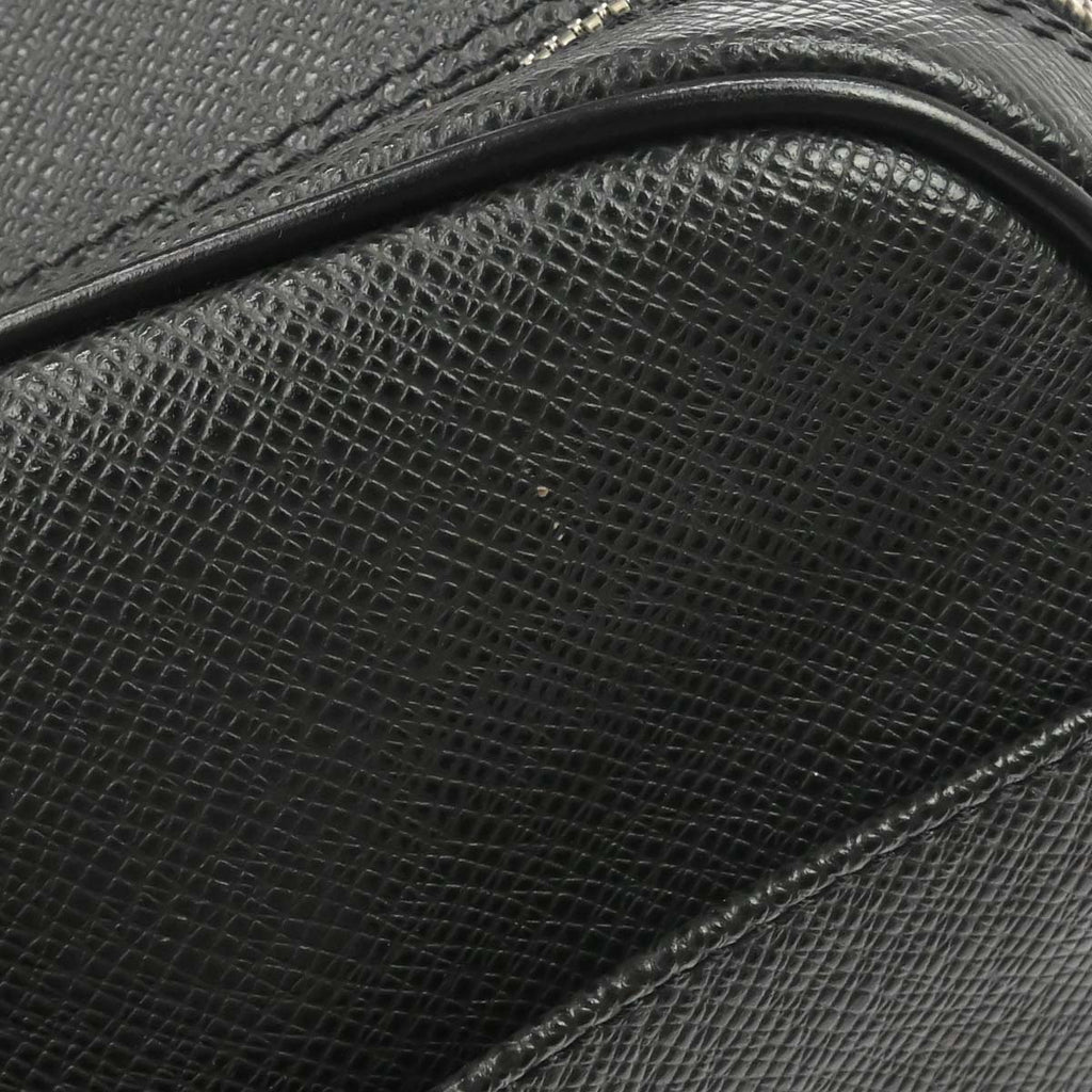 Louis Vuitton Black Taiga Reporter PM Shoulder Bag M30152