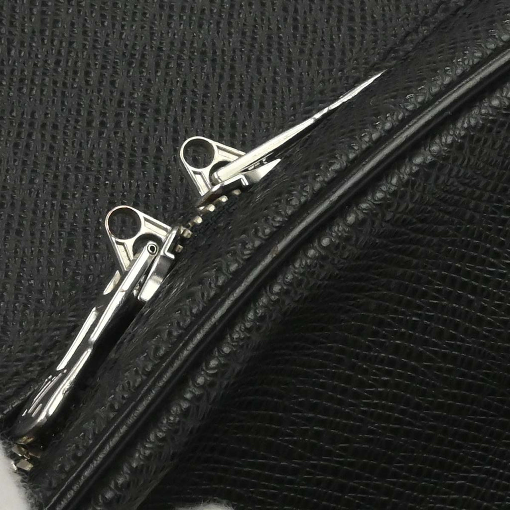Louis Vuitton Black Taiga Reporter PM Shoulder Bag M30152