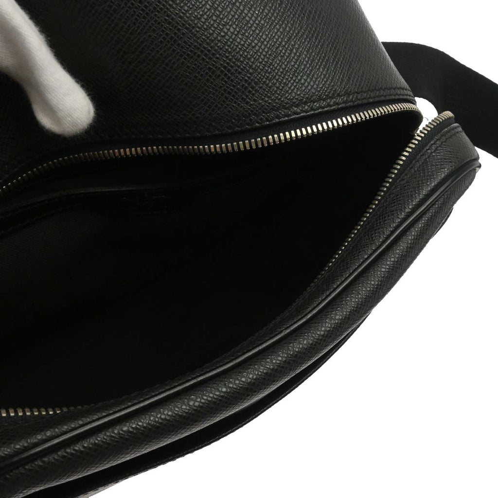 Louis Vuitton Black Taiga Reporter PM Shoulder Bag M30152