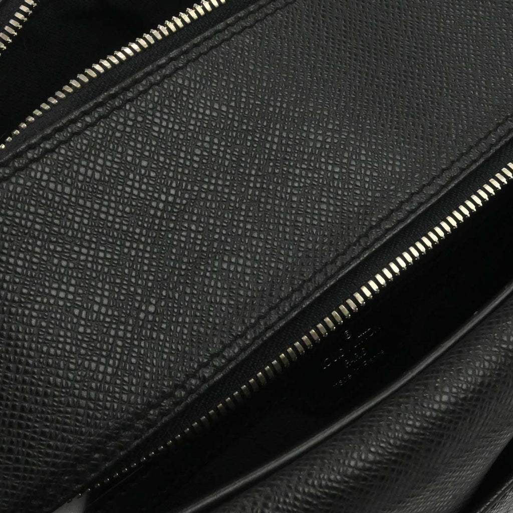 Louis Vuitton Black Taiga Reporter PM Shoulder Bag M30152
