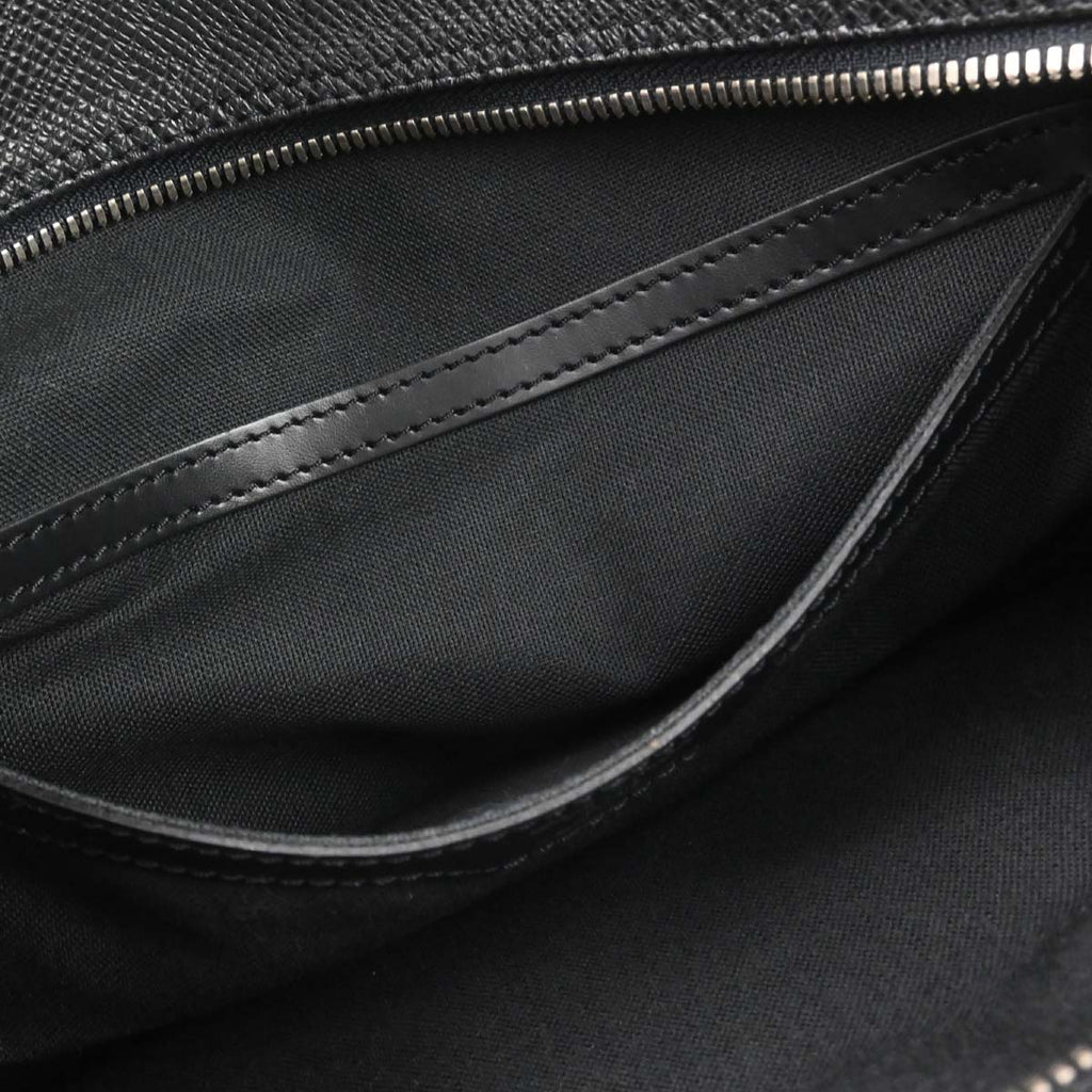 Louis Vuitton Black Taiga Reporter PM Shoulder Bag M30152
