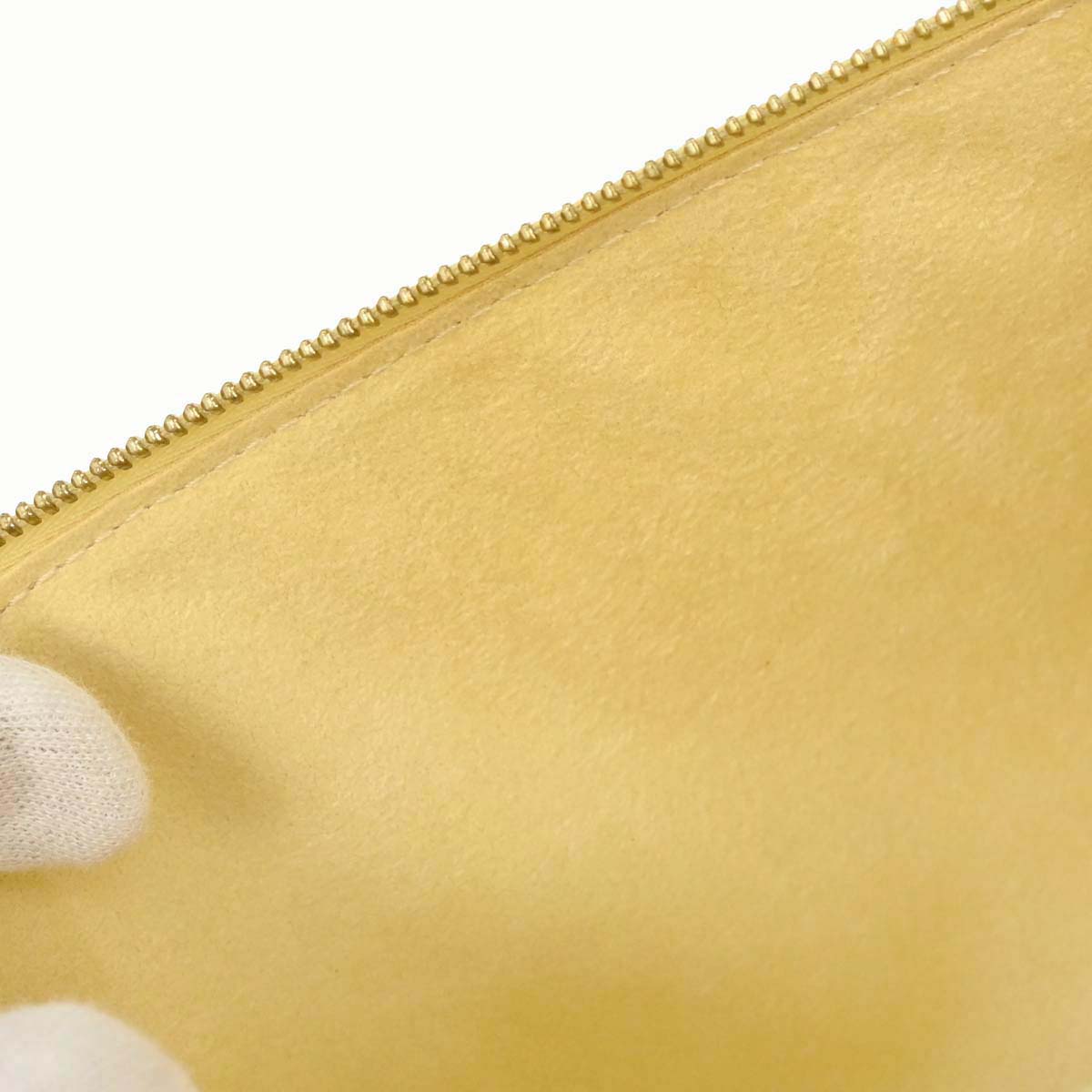 Louis Vuitton White Epi Pochette Accessoires 24 Handbag M5294A