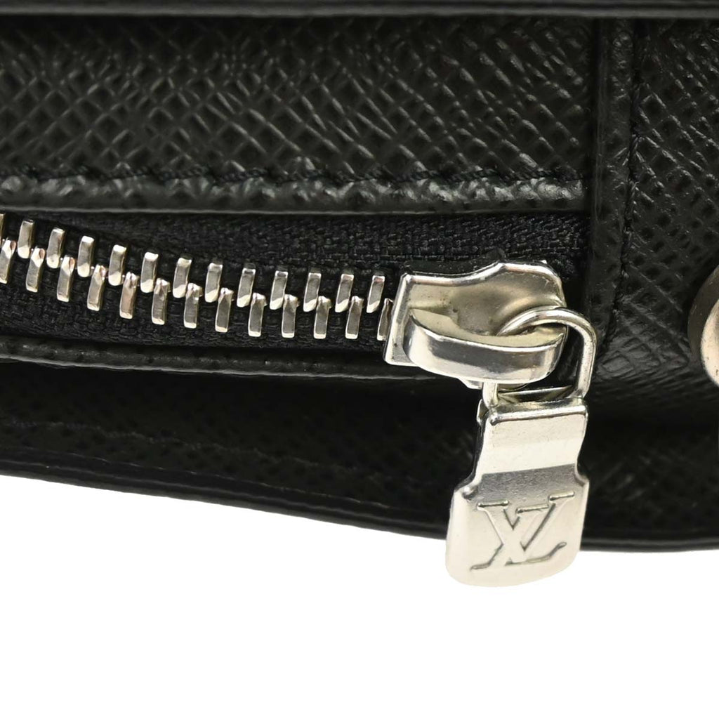 Louis Vuitton Black Taiga Baikal Clutch Bag M30182