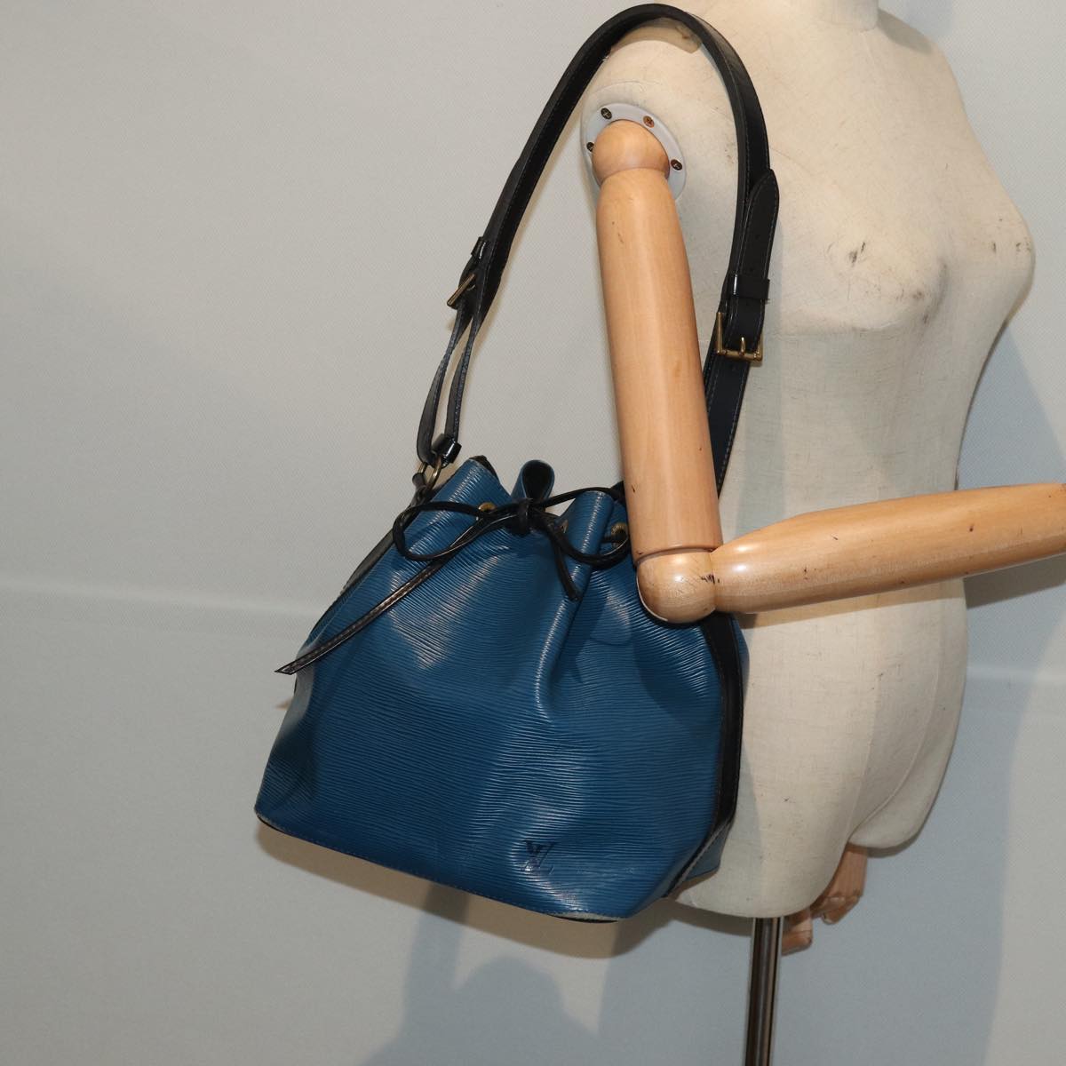 LOUIS VUITTON Noe Shoulder Bag