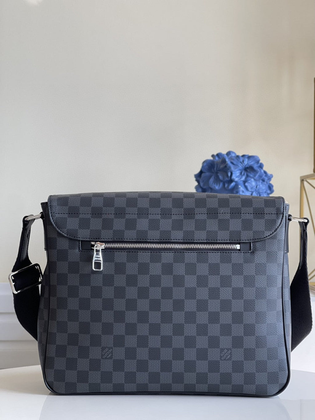 Louis Vuitton Christopher Messenger Bag Damier Graphite Canvas For Men, Bags, Shoulder And Crossbody Bags 13in/33cm Louis Vuitton N41500