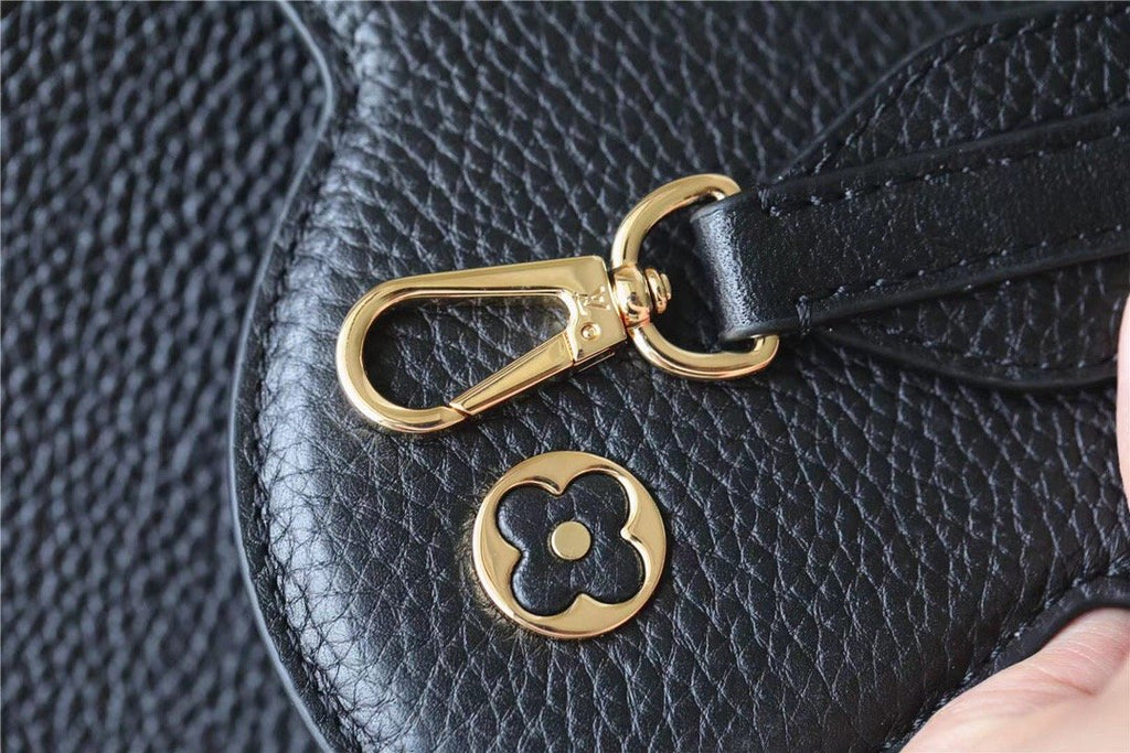 Louis Vuitton Capucines Taurillon Black For Women,  Shoulder And Crossbody Bags 26cm/10.6in Louis Vuitton