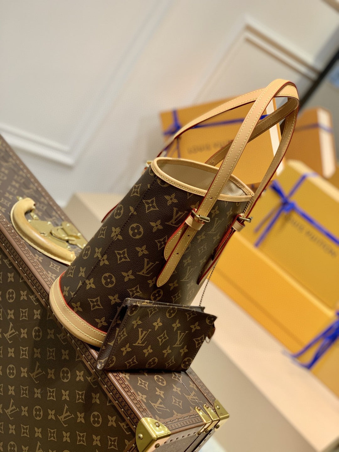 Louis Vuitton Petit Bucket Bag Monogram Canvas For Women, WomenÃƒÂ¢Ã¢â€šÂ¬Ã¢â€žÂ¢s Handbags, WomenÃƒÂ¢Ã¢â€šÂ¬Ã¢â€žÂ¢s Shoulder Bags 10.2in/26cm Louis Vuitton M42238