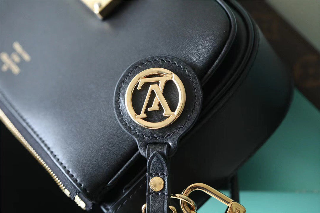 Louis Vuitton Swing Monogram Black For Women,  Shoulder And Crossbody Bags 24cm/9.4in Louis Vuitton M20393