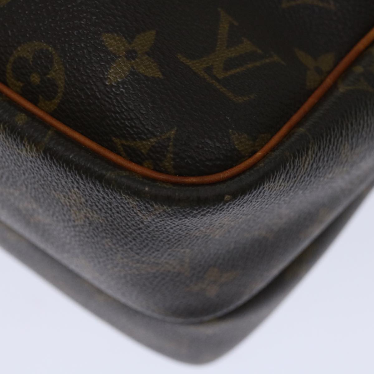 LOUIS VUITTON Reporter Shoulder Bag