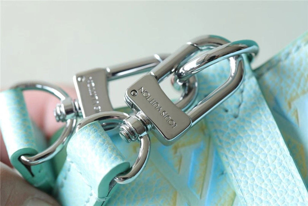 Louis Vuitton NeoNoe Burberry Monogram Empreinte Mint For Women,  Shoulder And Crossbody Bags 7.9in/20cm Louis Vuitton