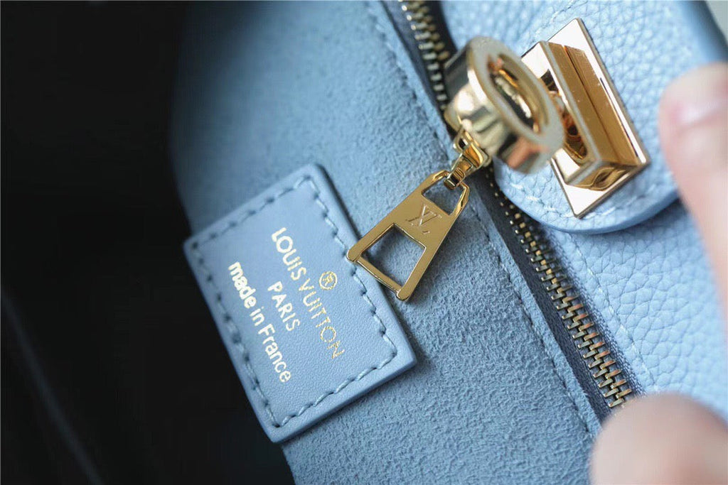 Louis Vuitton On My Side PM Mahina Bleu Nuage Blue For Women,  Shoulder And Crossbody Bags 25cm/9.8in Louis Vuitton M59432