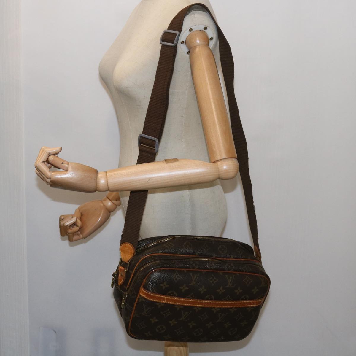 LOUIS VUITTON Reporter Shoulder Bag
