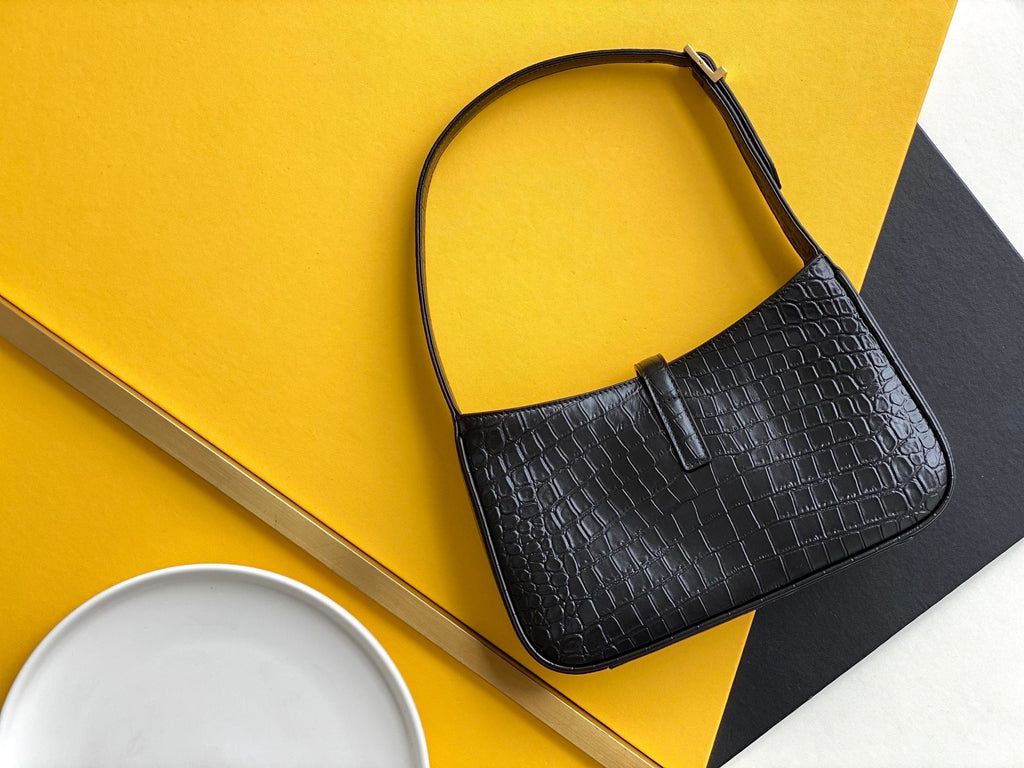 Top Quality LE 5 Ã 7 Hobo Bag Black In Embossed Material For Women 9in/23cm YSL 657228DZESW1062