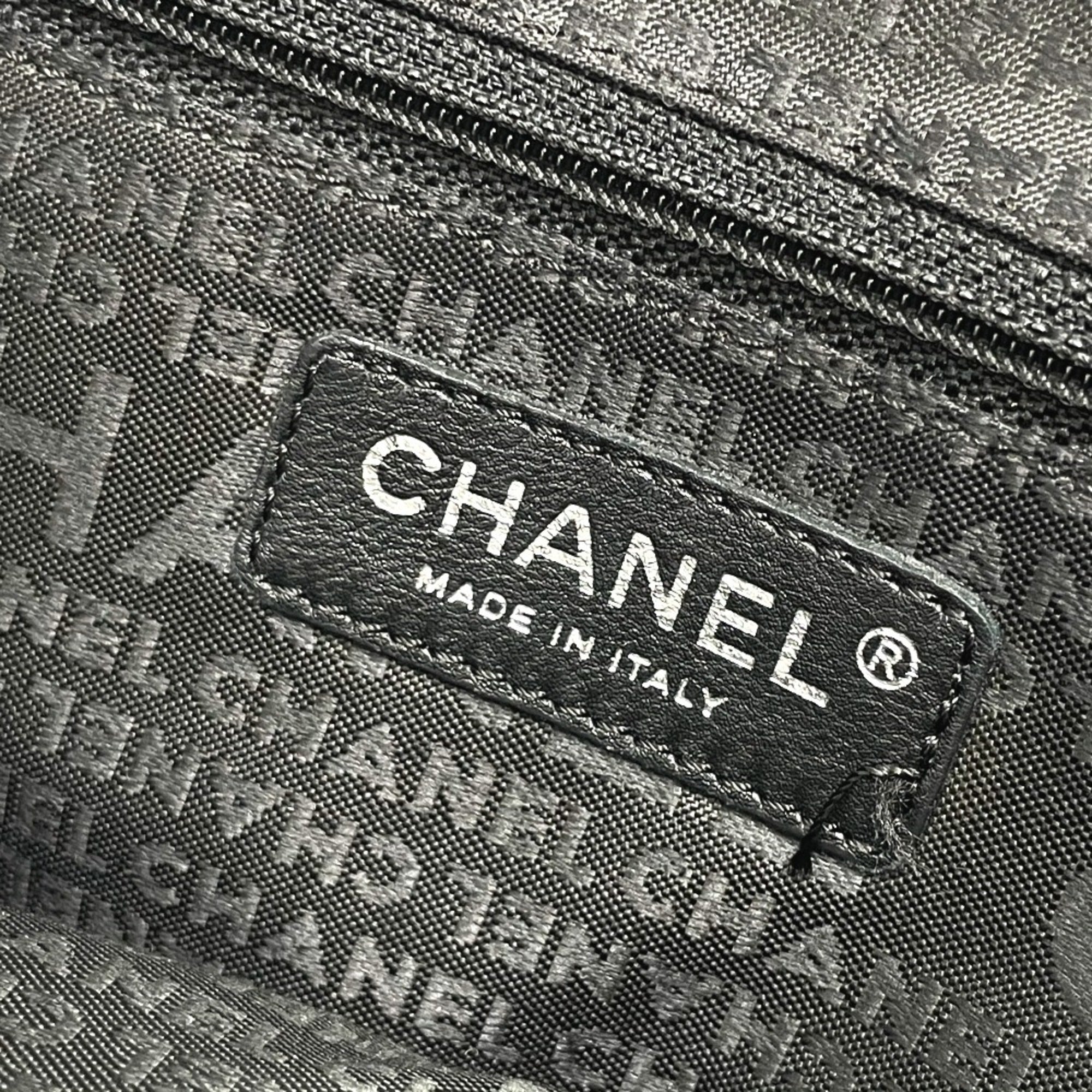 Chanel Gray Tweed Shoulder Bag